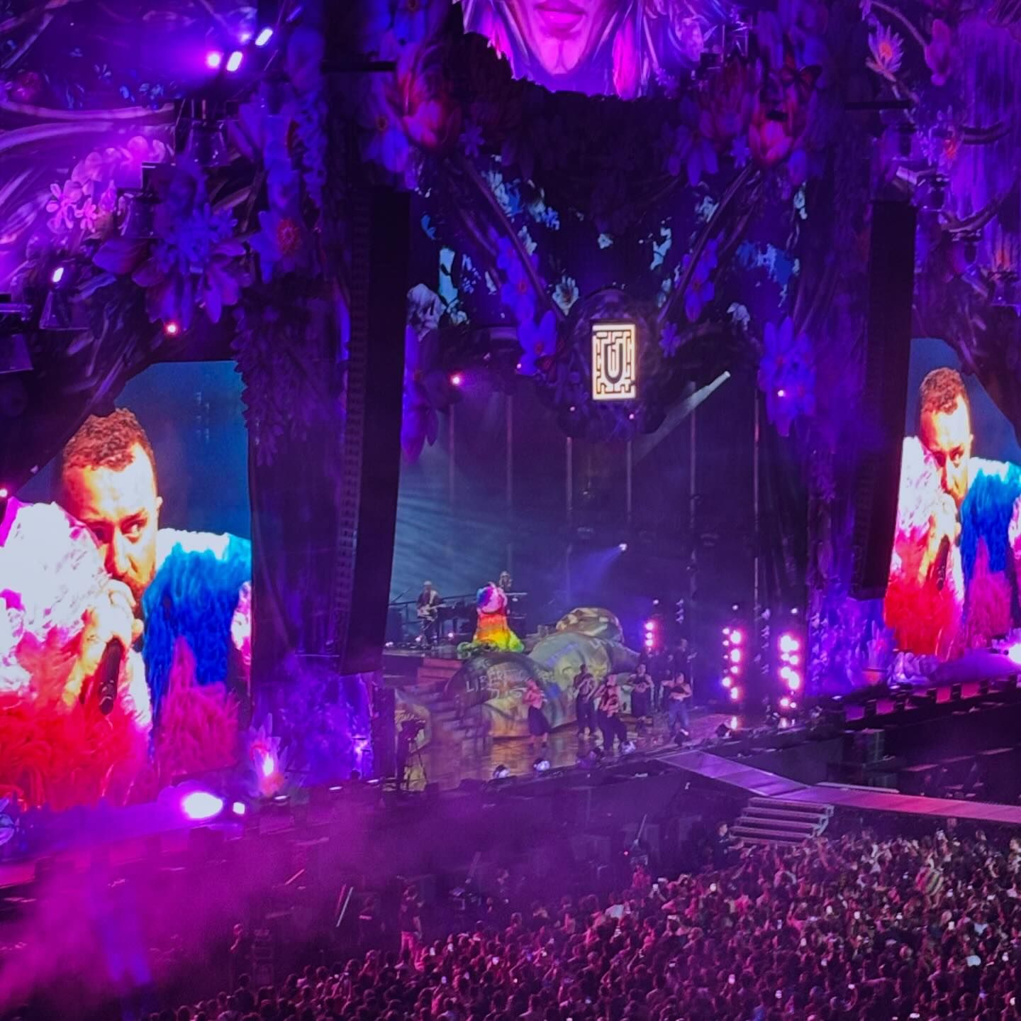 Sam Smith a schimbat mai multe rochii la UNTOLD 2024. „A fost visul meu, de când eram copil, să stau pe o scenă îmbrăcat astfel”