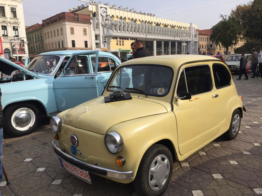 Mașina folosită de Robert Redford în filmul Havana, la Timișoara. E o replică, dar bijuteria a făcut furori printre iubitorii de mașini de epocă
