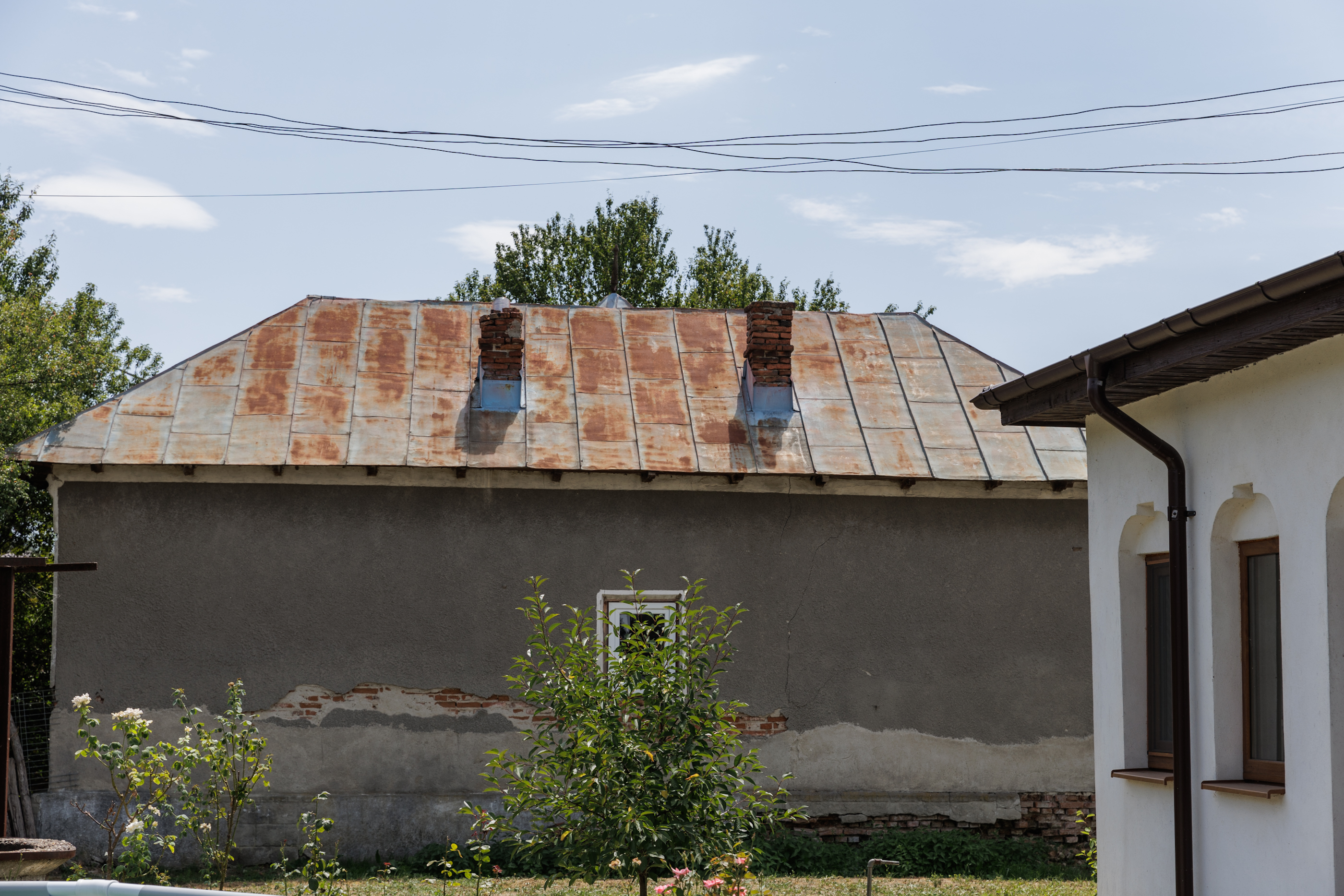 REPORTAJ Viața la 111 ani. Ilie Ciocan, cel mai în vârstă român, trăiește în Galicea, Vâlcea, și e îngrijit cu devotament de nepoții pe care nu i-a iubit: „I-am promis tatei că o să avem grijă de el!” 