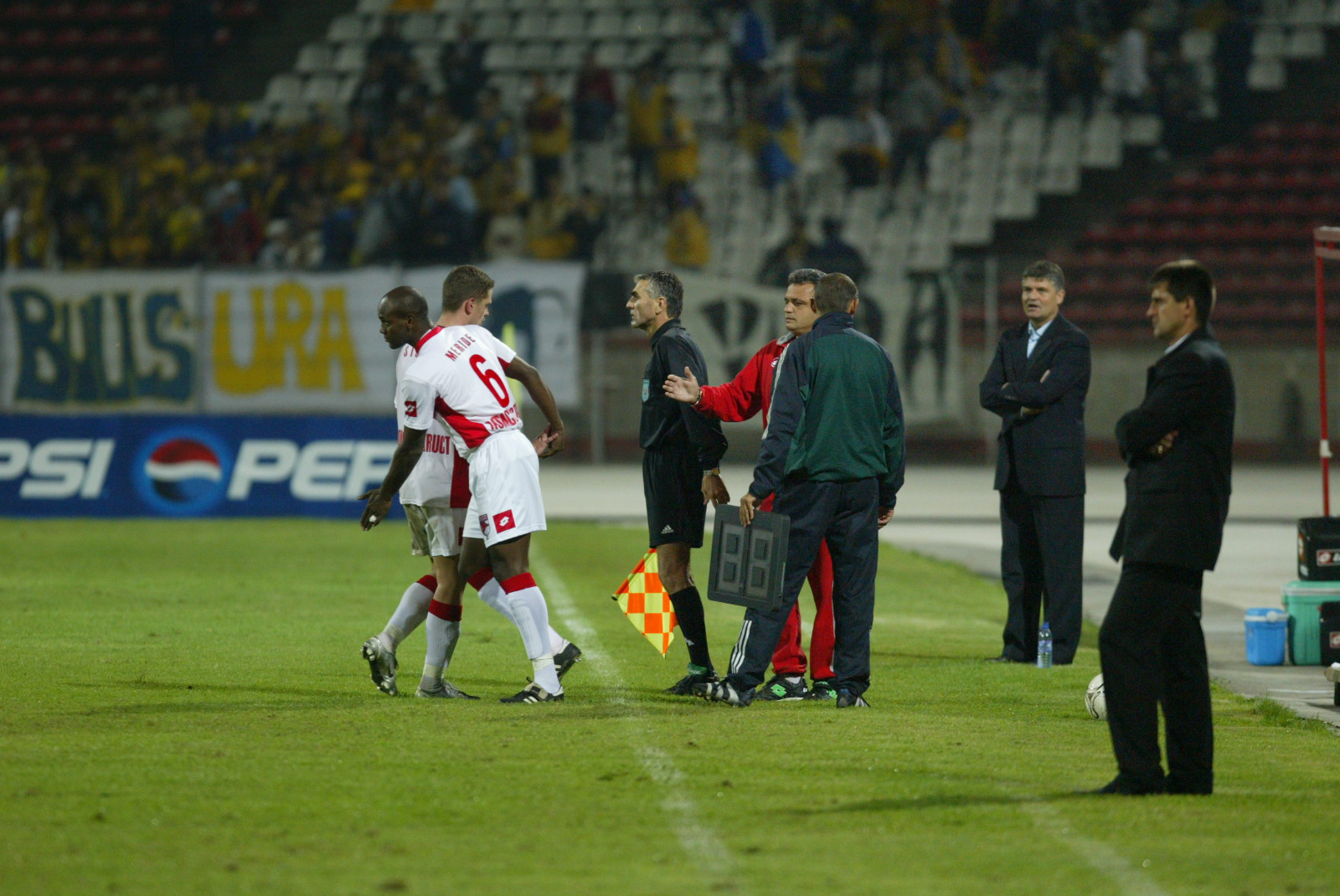 Viața unui francez la București, la mijlocul anilor 2000: „Am ieșit cu TAB-ul de pe stadion. În oraș, arătam legitimația și toți polițiștii ne făceau pârtie”