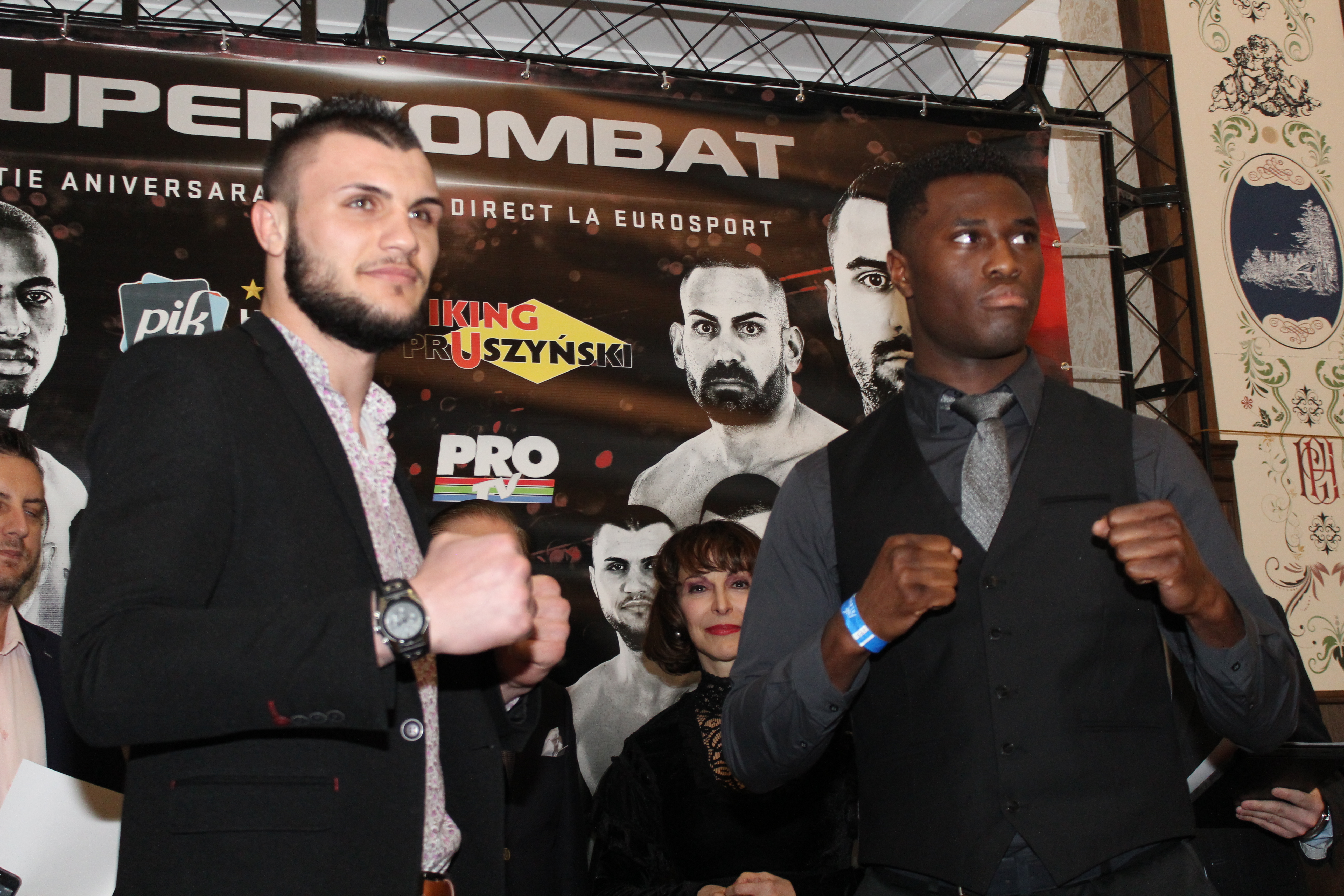 Luptătorii de la Superkombat Ploiești s-au confruntat pentru prima dată la cântarul oficial / GALERIE FOTO