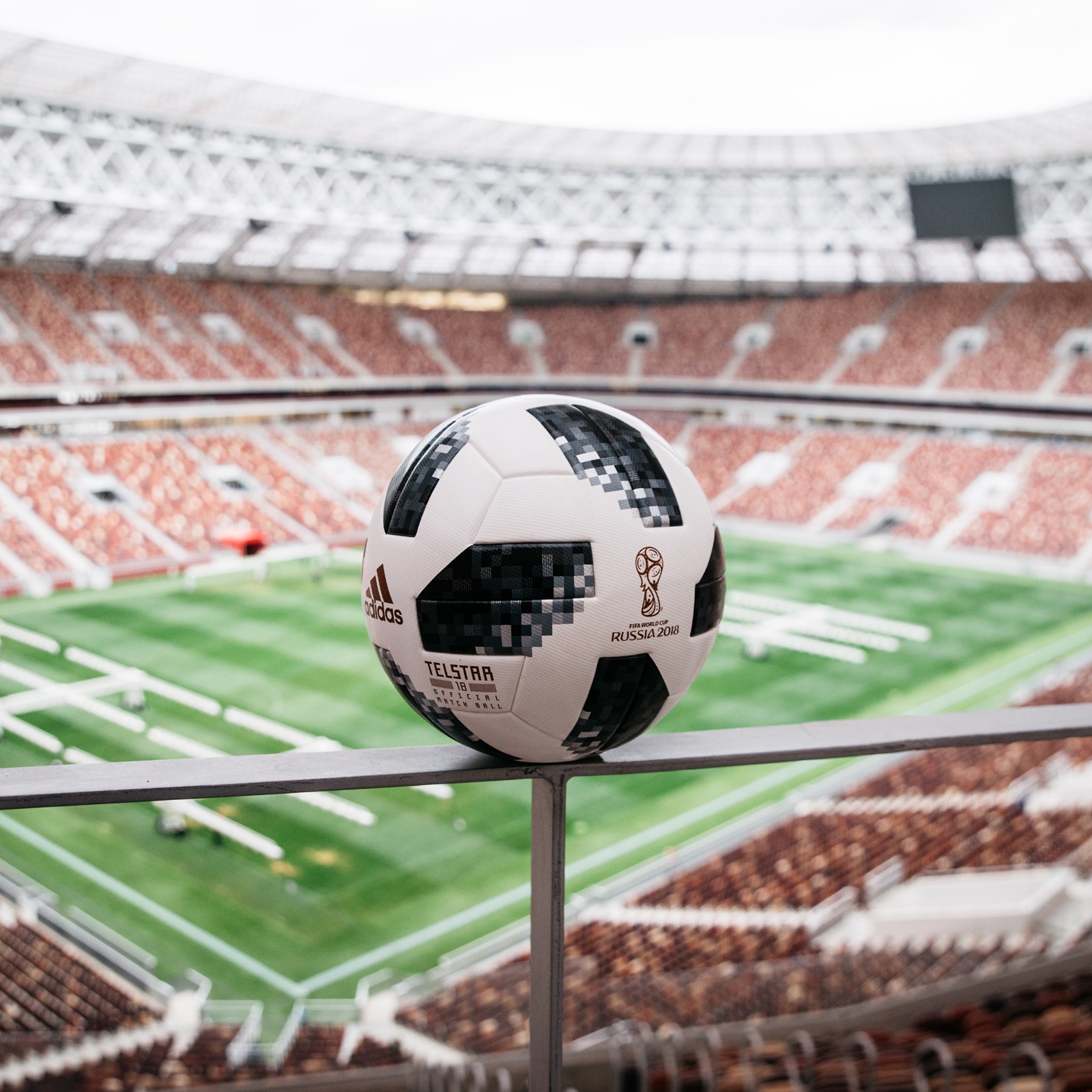 Mingea oficială a Campionatului Mondial 2018. Telstar 18 e balonul cu care se va juca în Rusia | FOTO