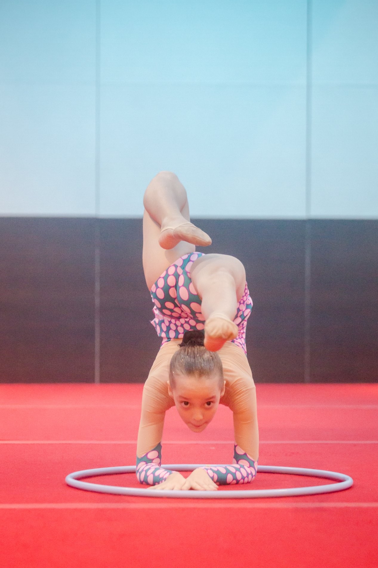 Andreea Răducan și Amelia Racea, profesoar pentru copii care au participat la prima ediţie a Festivalului de Gimnastică
