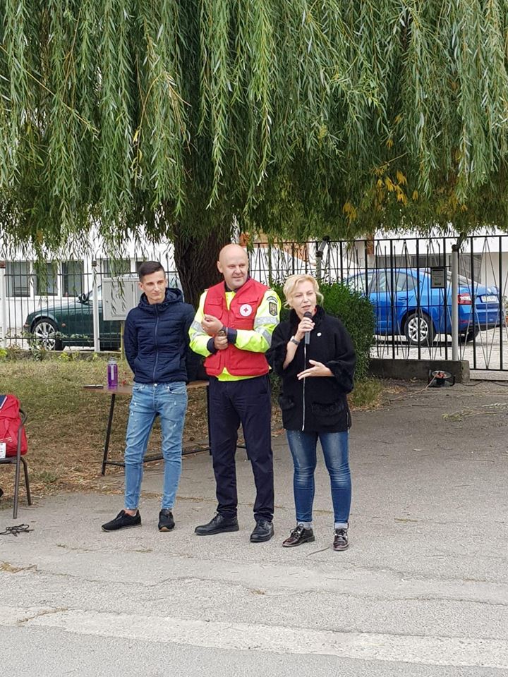 Un polițist și un caricaturist din Slatina, lecție de umanitate. Ce au făcut pentru un tânăr grav bolnav | FOTO