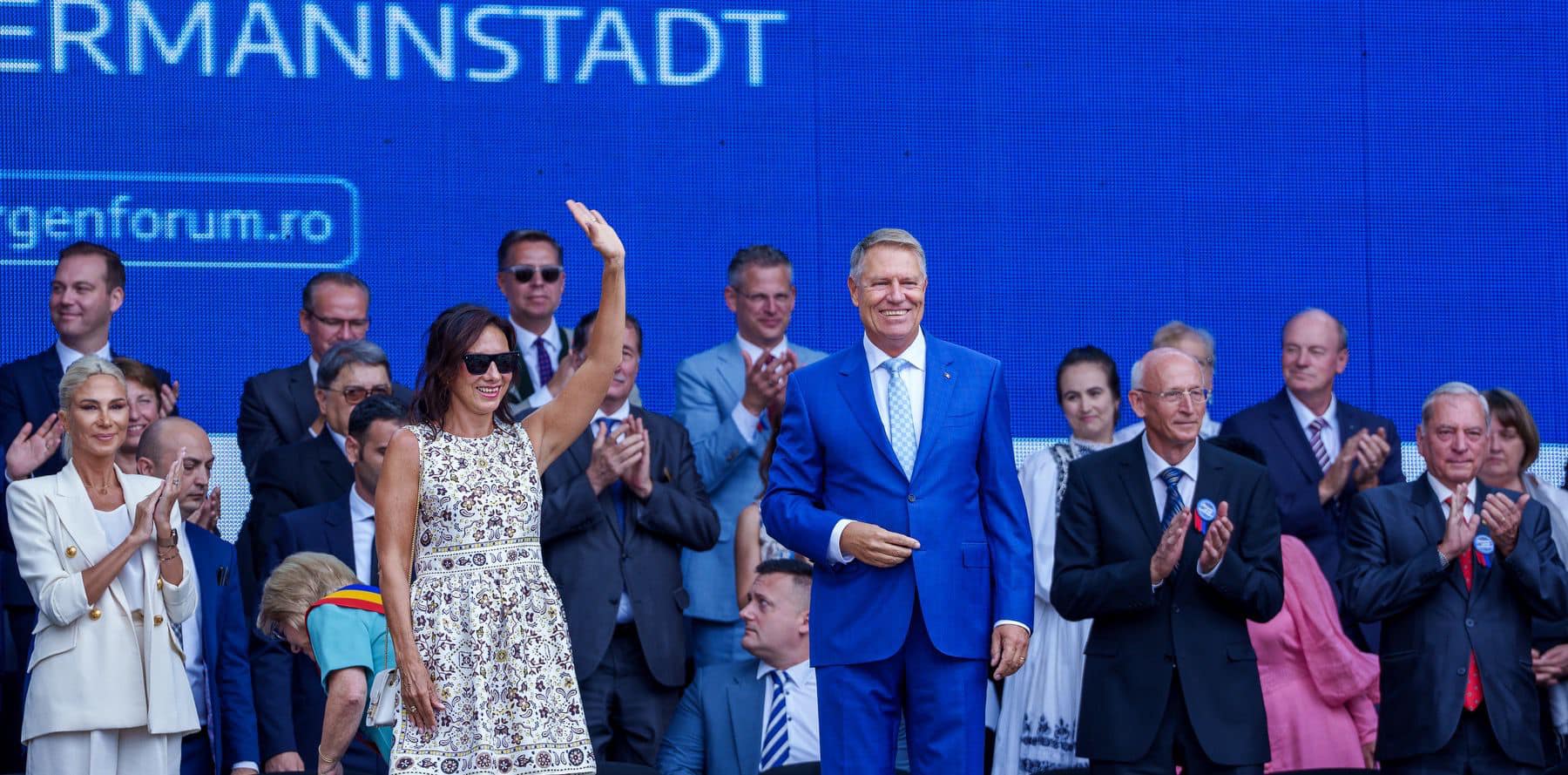 Cât costă rochia purtată de Carmen Iohannis la un eveniment, în Sibiu. Nu a mai ales un designer român, ci unul american