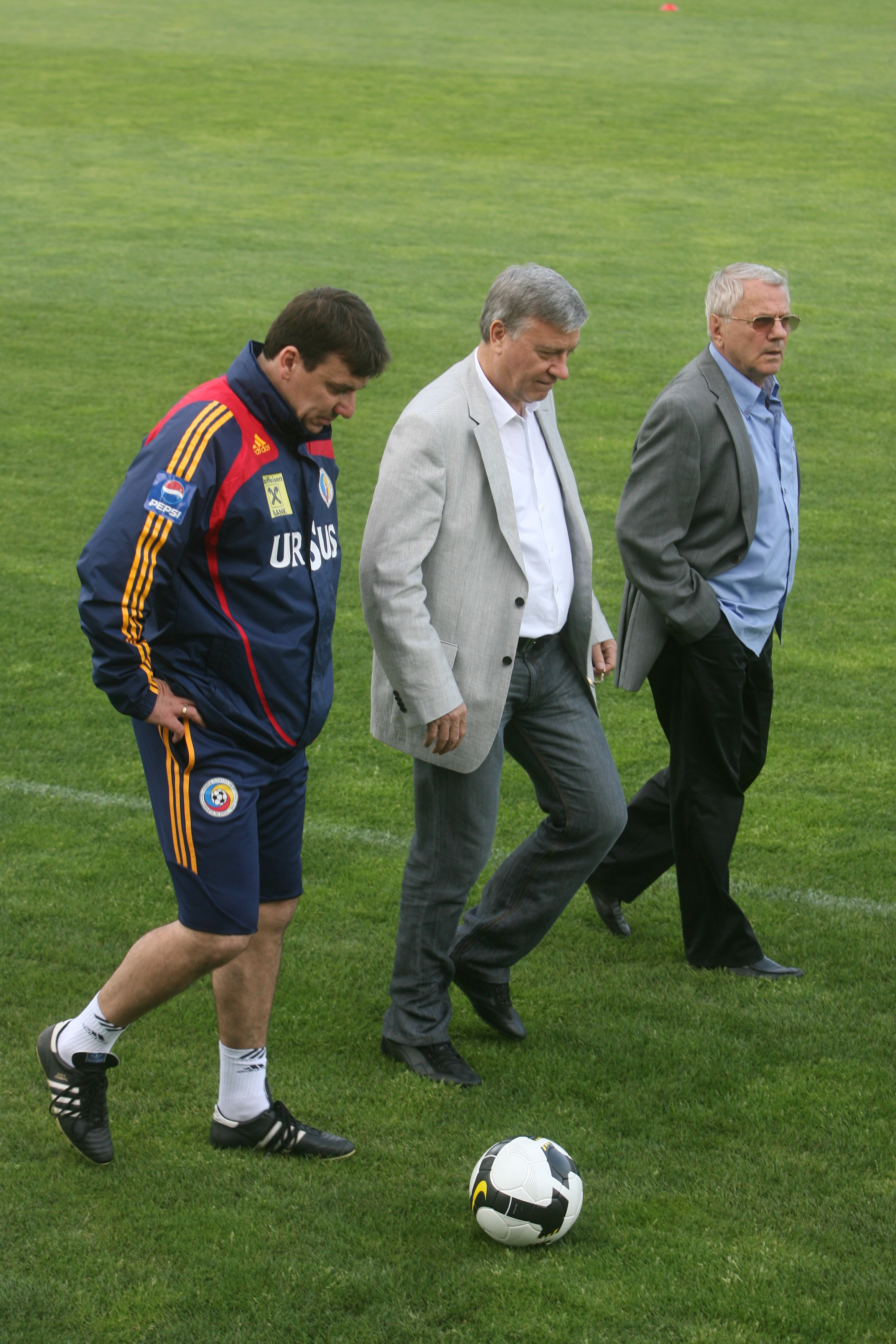 Fostul selecționer Mircea Rădulescu și Daniel Chiriță, campion cu Rapid și cu Șahtior, antrenorul naționalei Artiștilor, comentează Mondialul la interviurile Libertatea Live. ”Mi-au plăcut Mexic și Croația, pentru că atacă mereu”