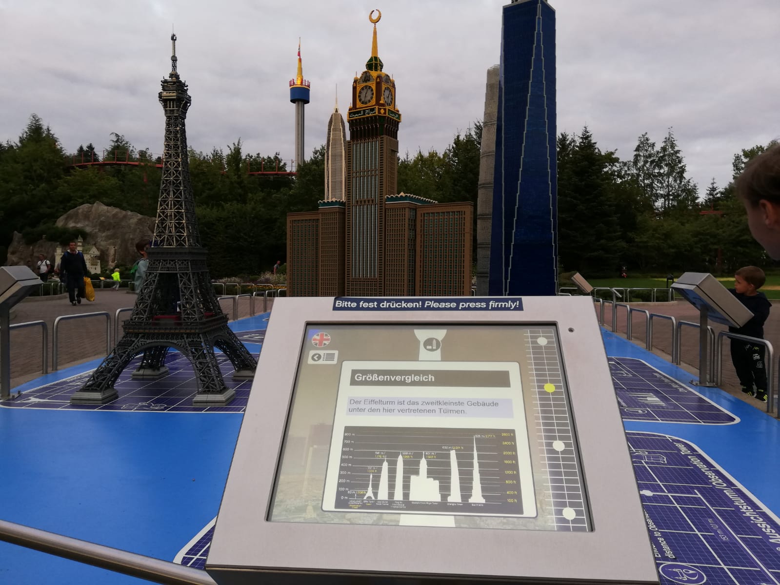 Cât te costă să-ți duci copilul la Legoland și la Castelul Frumoasei Adormite din lumea Disney?