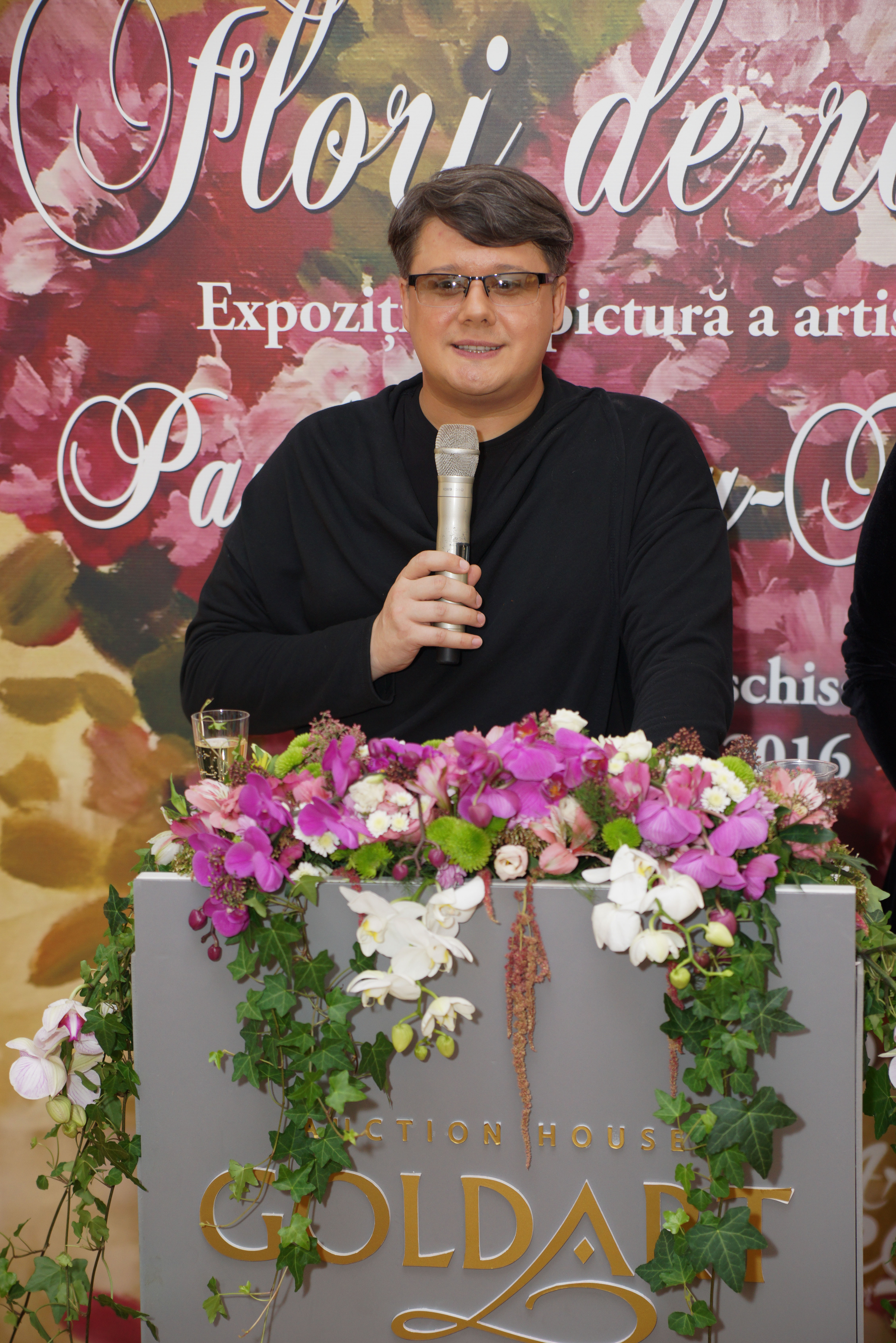 Celebritățile au admirat uimite tablourile lui Fuego! Artistul a avut primul său vernisaj