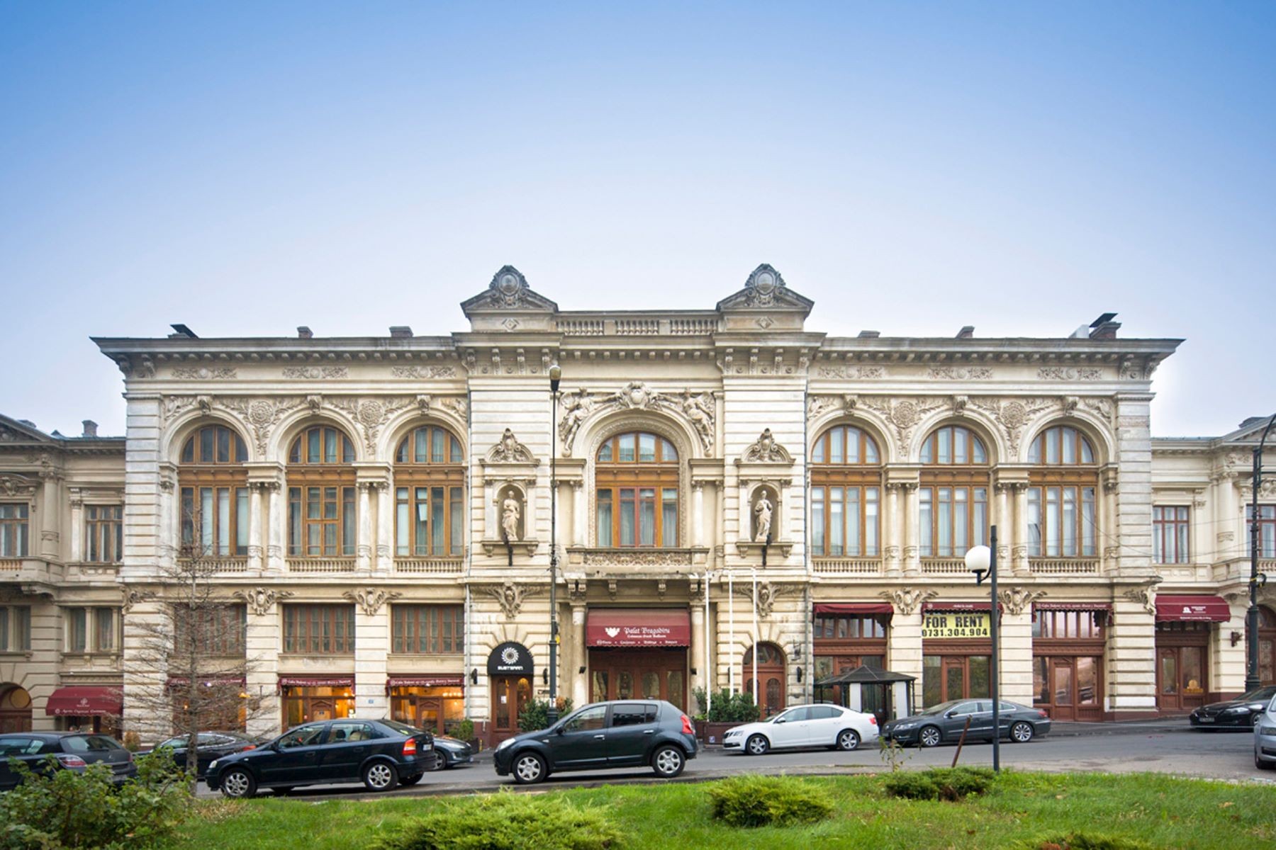 Palatul Bragadiru și grădinile au fost scoase la vânzare pentru 25 de milioane de euro. Povestea bijuteriei imobiliare din București