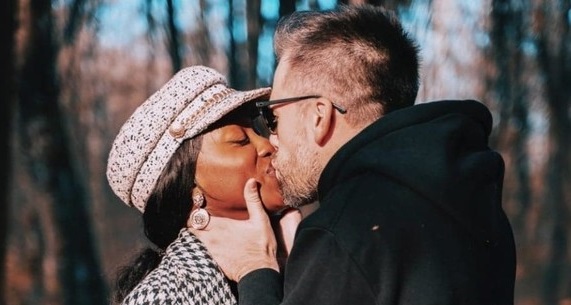 Ce face Naomi Hedman în Anglia, după ce s-a despărțit de Florin Ristei. Dovada că încearcă să treacă peste separare