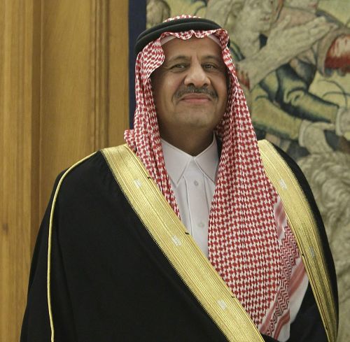 FOTO | Un orfan s-a prefăcut timp de 20 de ani că este un prinţ din Arabia Saudită. Detaliu care l-a dat de gol