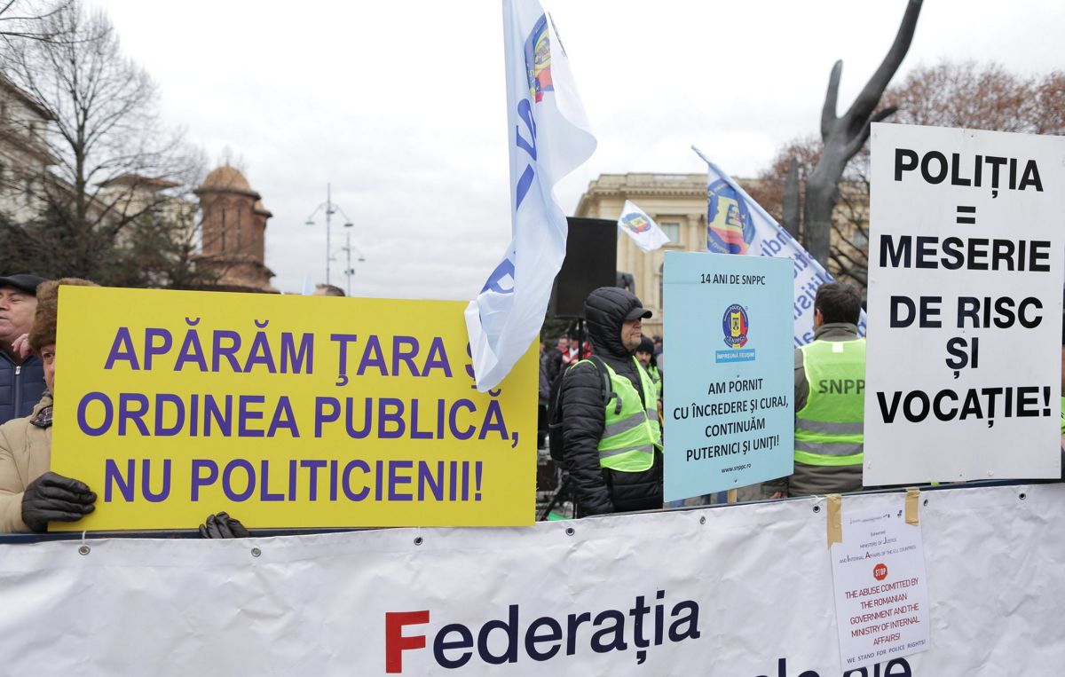 GALERIE FOTO/ Sindicaliștii din poliție și penitenciare protestează în stradă chiar în toiul reuniunii miniștrilor europeni de la București. Care sunt revendicările