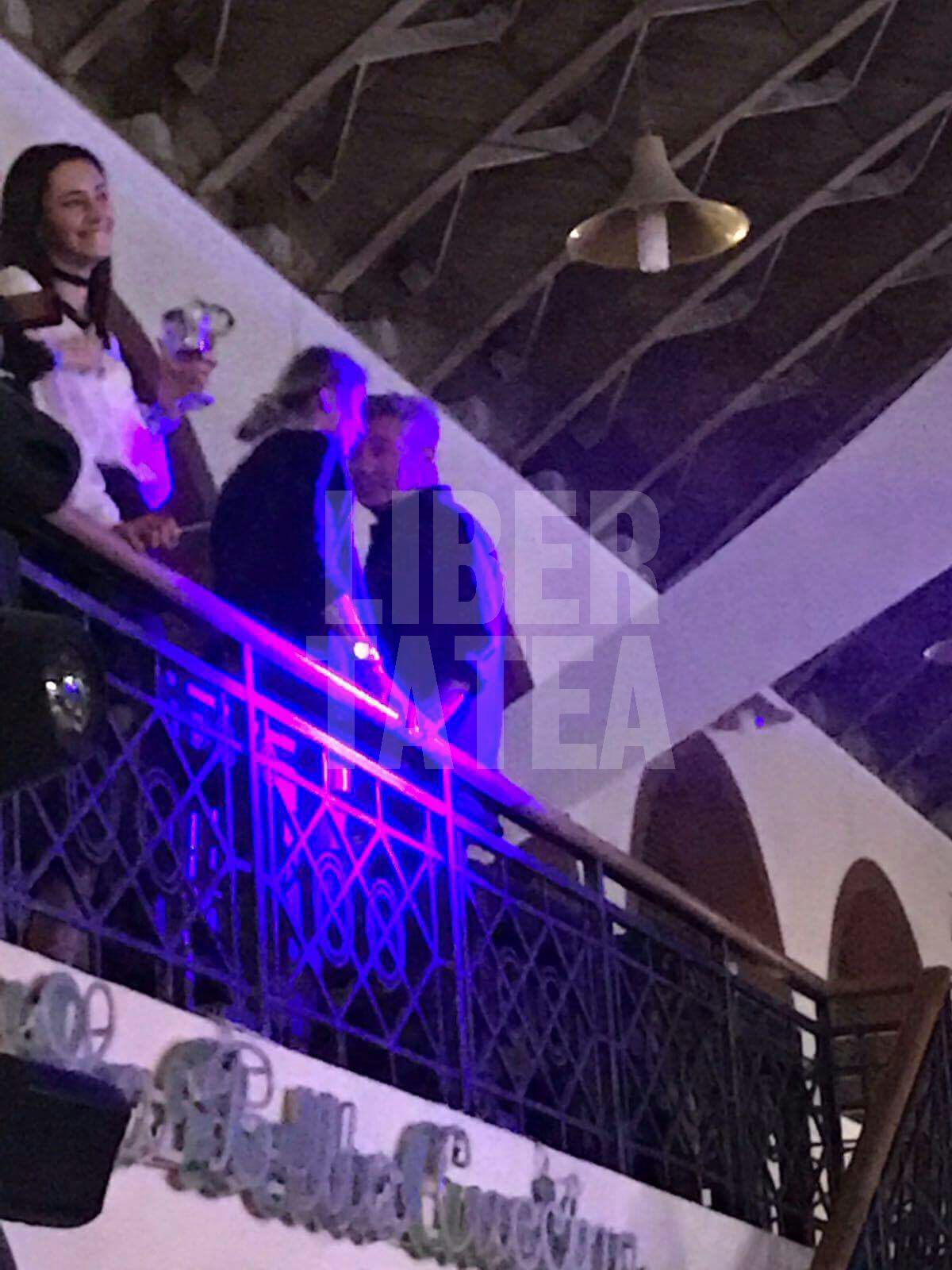 FOTO EXCLUSIV/ Atenție, crai în acțiune! Dan Bittman, fotografiat în timp ce-și copleșea ”muza” de 21 de ani cu farmecul lui!