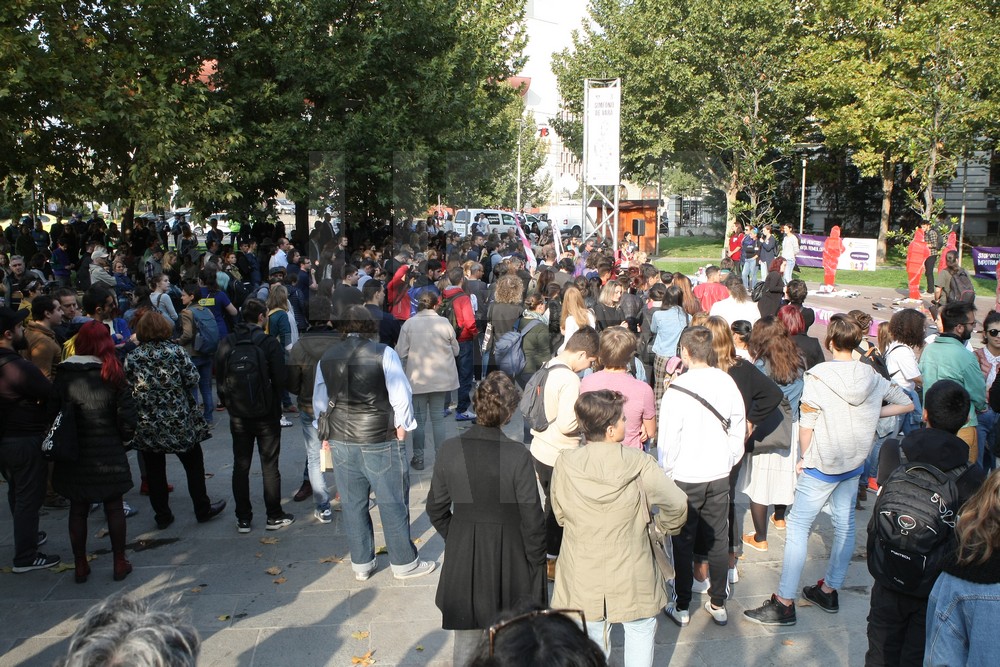 GALERIE FOTO/ Marş împotriva violenţei domestice, în Bucureşti: "Împreună pentru siguranţa femeilor"