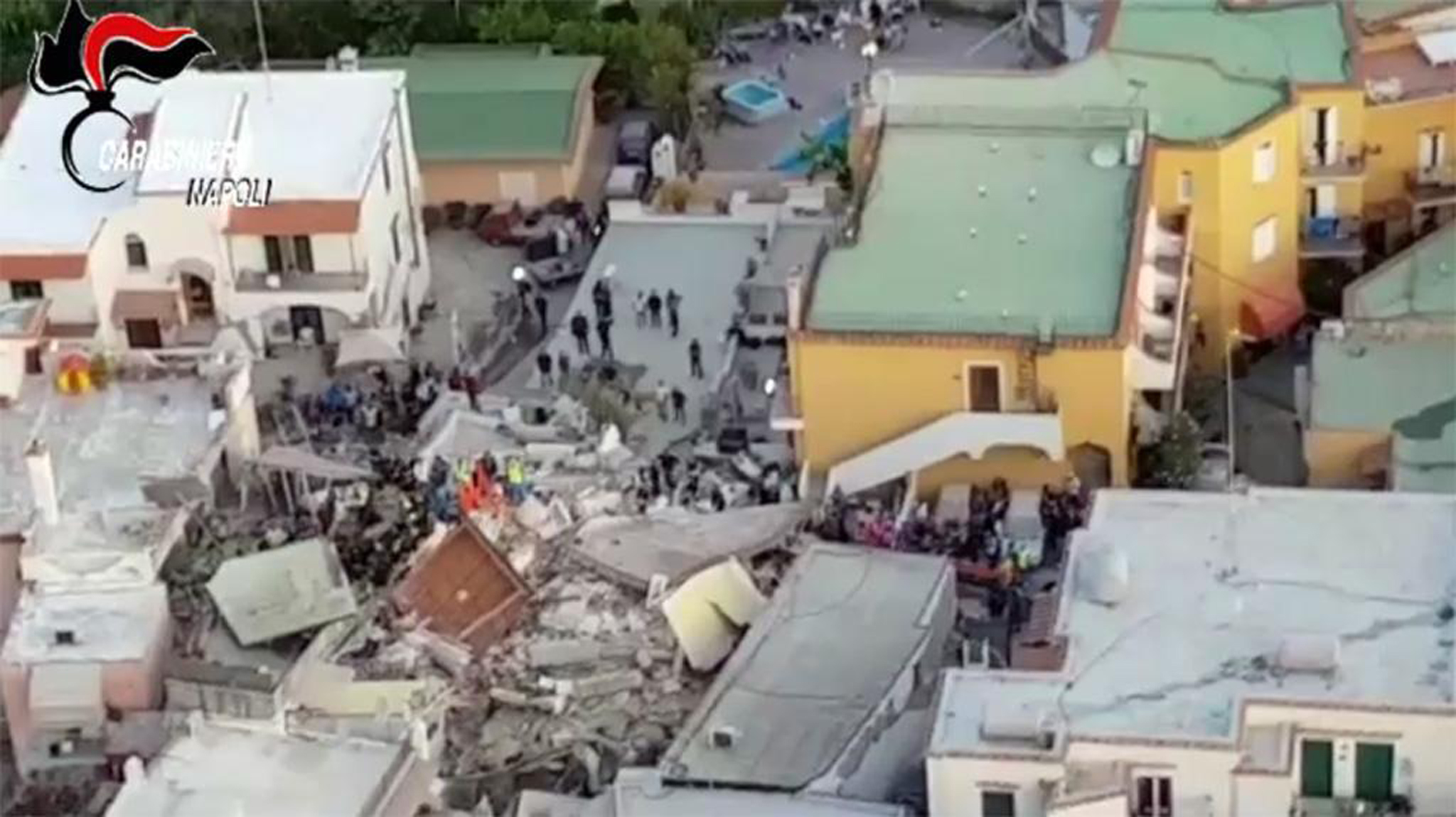 FOTO & VIDEO | Cutremur puternic în insula Ischia, soldat cu doi morți. Operațiunea de salvare a copiilor, încheiată după 16 ore