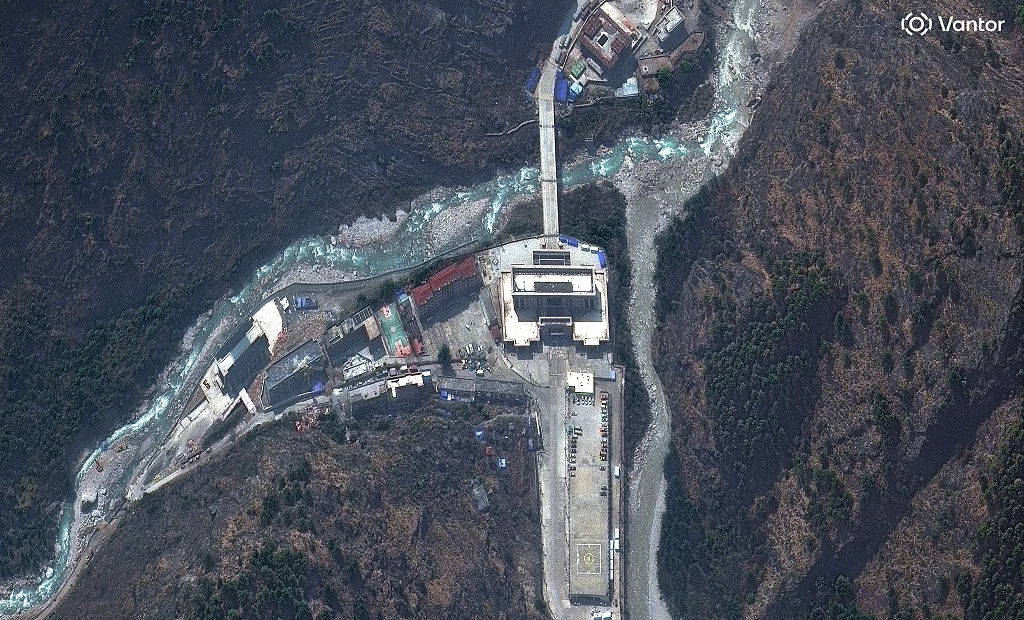 Oamenii de știință au explicat cauza inundațiilor devastatoare din Nepal și Tibet: nivelul apelor a crescut cu 7-9 metri în 30 de minute