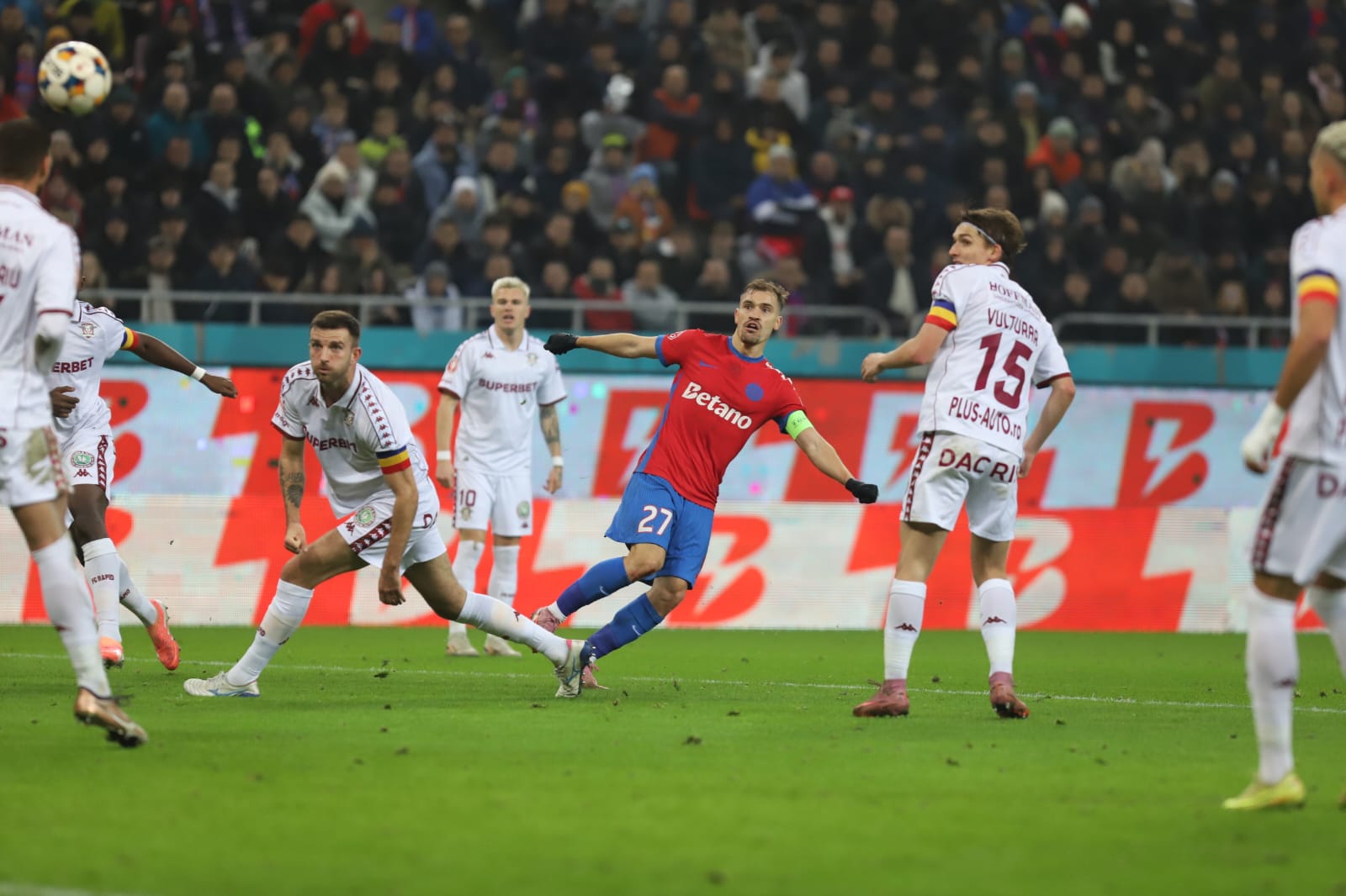 Superliga: FCSB-Rapid 2-1, după un derby superb și o fază controversată în final