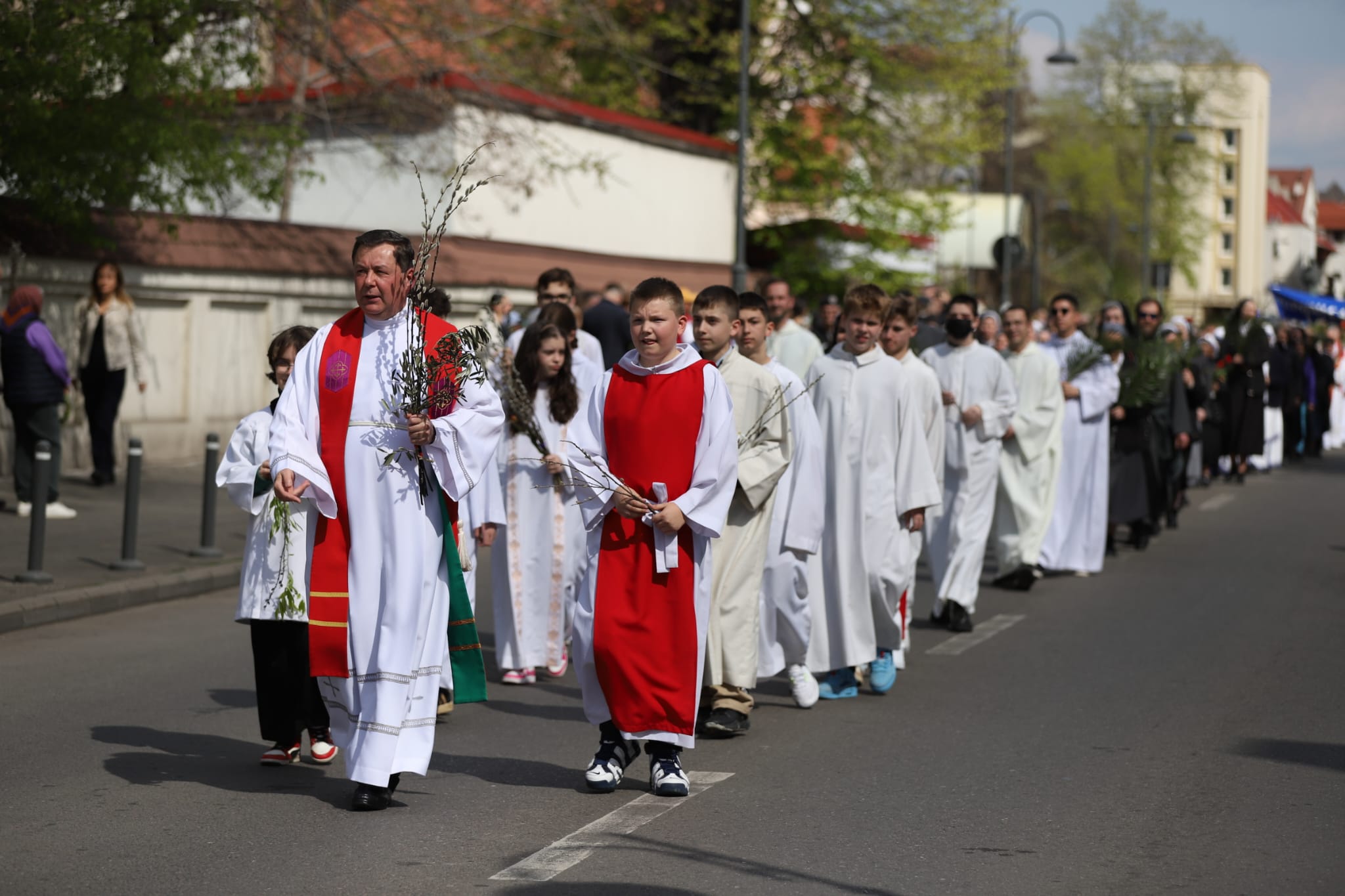 Pelerinajul de Florii, în București: sute de credincioși catolici au participat azi la tradiționala procesiune religioasă