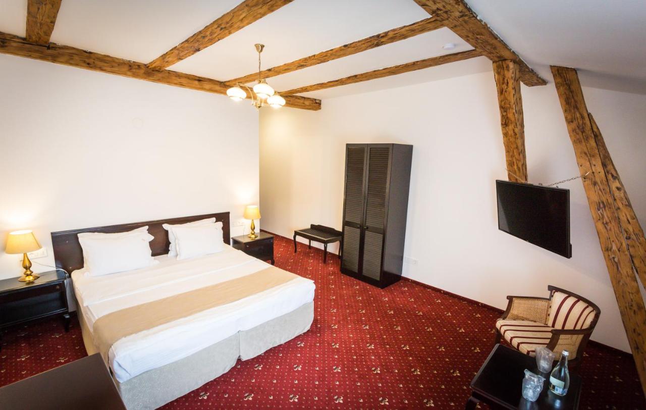 Cât costă să petreci Revelionul la hotelul din Brașov al Simonei Halep. Prețurile nu sunt pentru toată lumea