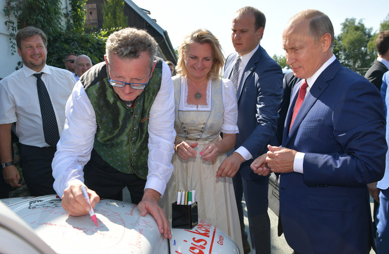 Lista rușinii cu politicienii occidentali care au primit joburi din partea Rusiei lui Putin: premieri celebri, miniștri, comisari