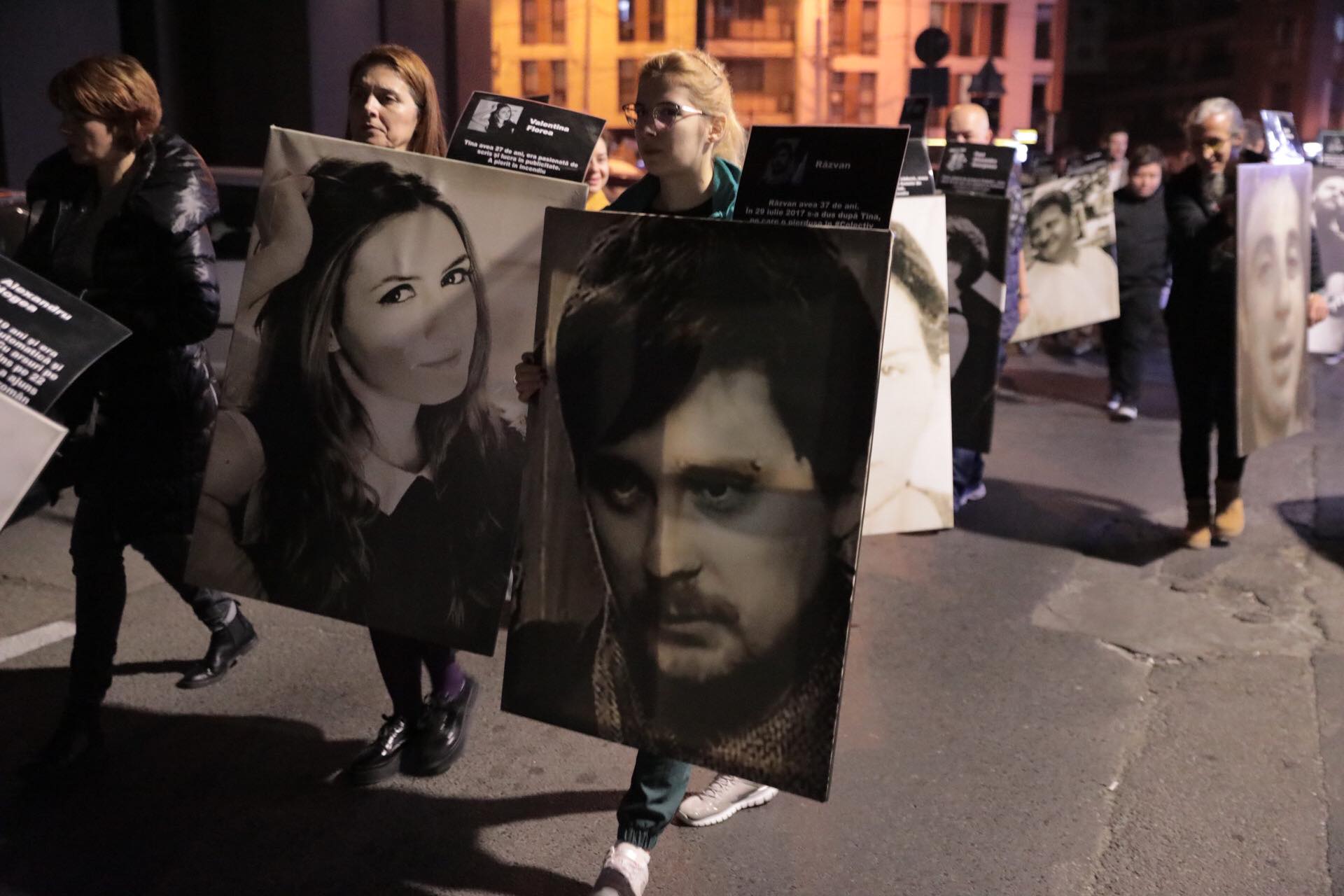 Marș în memoria victimelor de la Colectiv. Fotografiile tinerilor care au murit au fost așezate în fața Parchetului