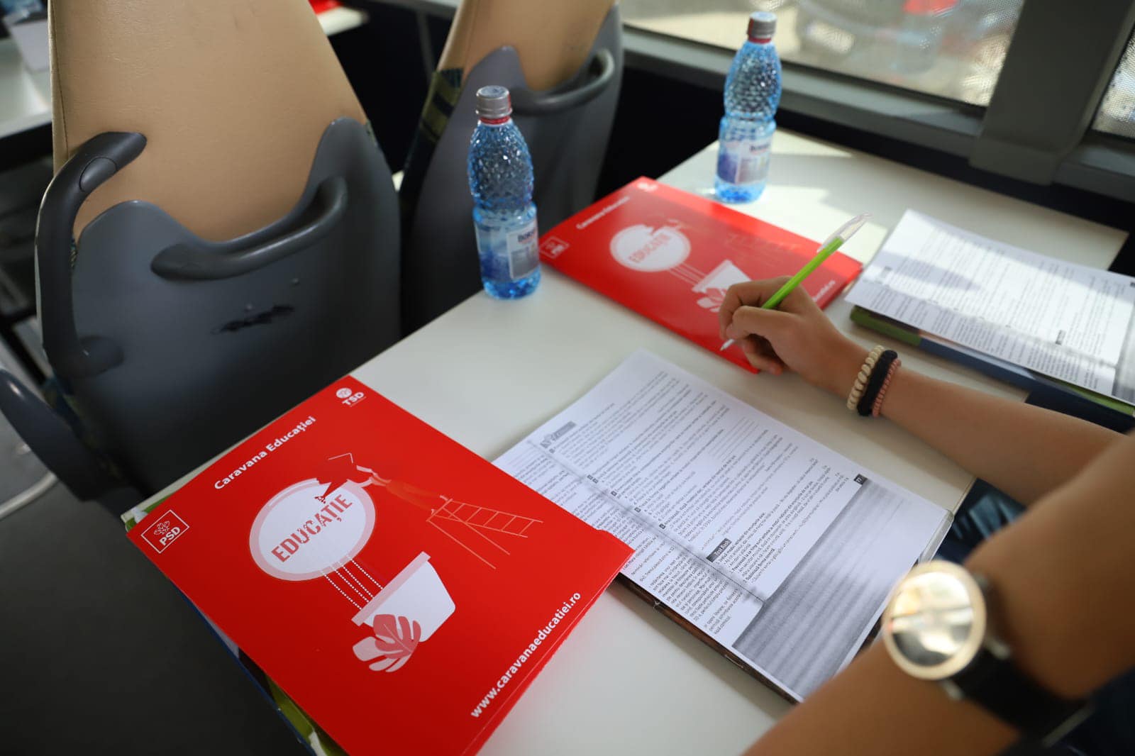 Meditații de partid. „Caravana educației” sau cum încearcă PSD să transforme problemele din învățământ în voturi. Expert: „E campanie camuflată”
