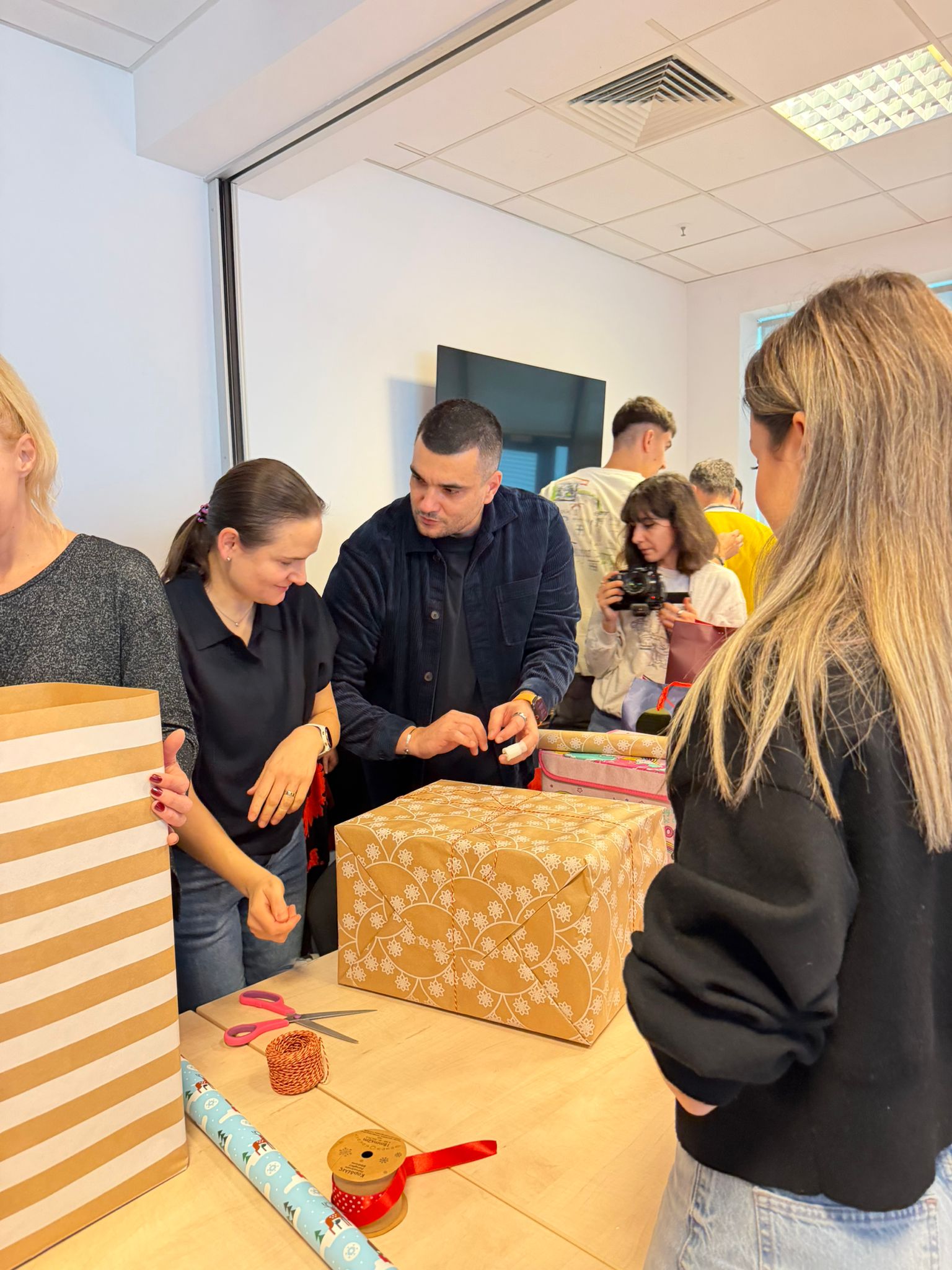 Ringier România și Fundația Ringier au organizat Secret Santa for a Smile: cadouri pentru un zâmbet