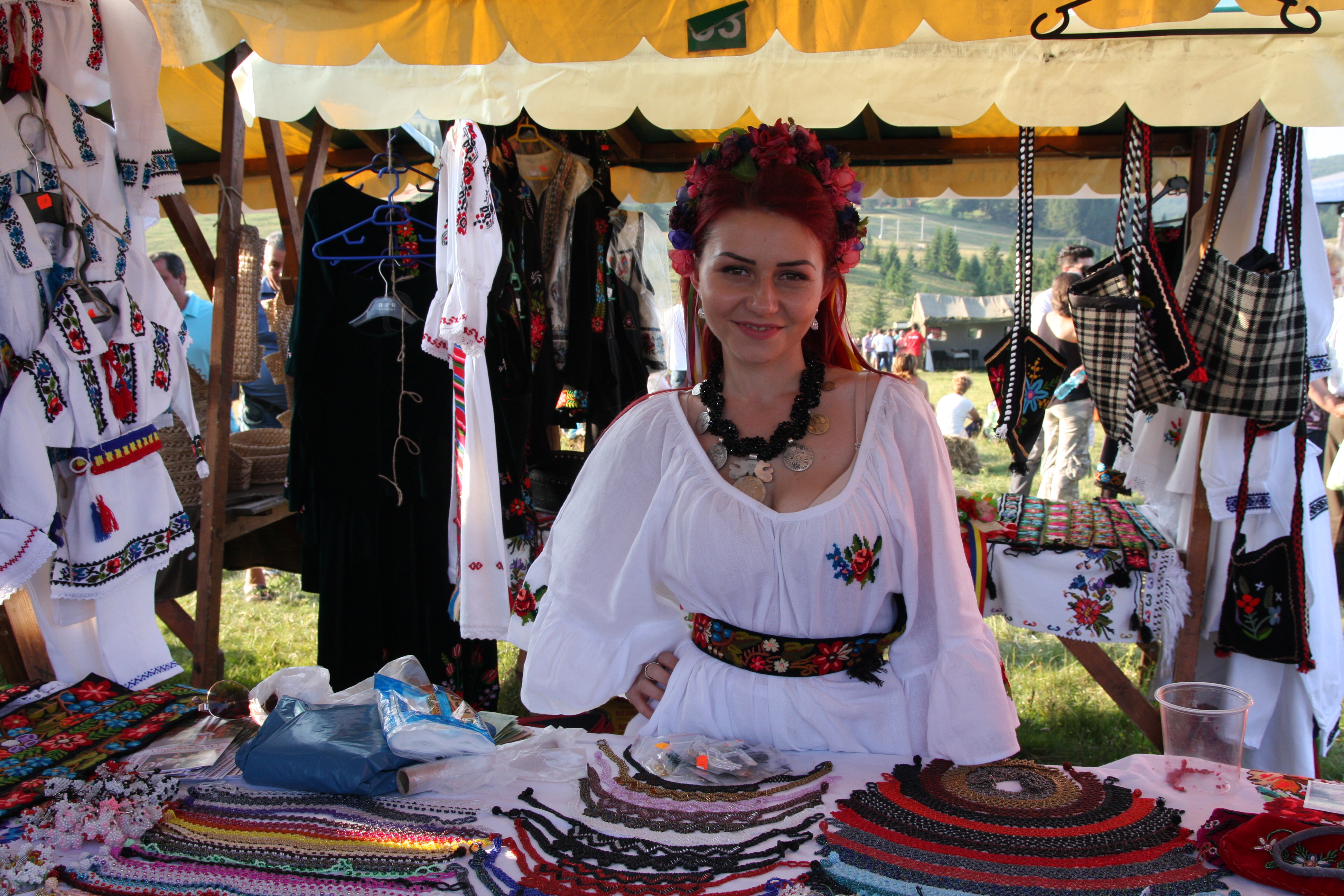 FESTIVALUL USTUROIULUI: Aranjamente pentru a scăpa de vampiri și concurs pentru stabilirea celui mai bun bărbat din Ținutul lui Dracula | GALERIE FOTO