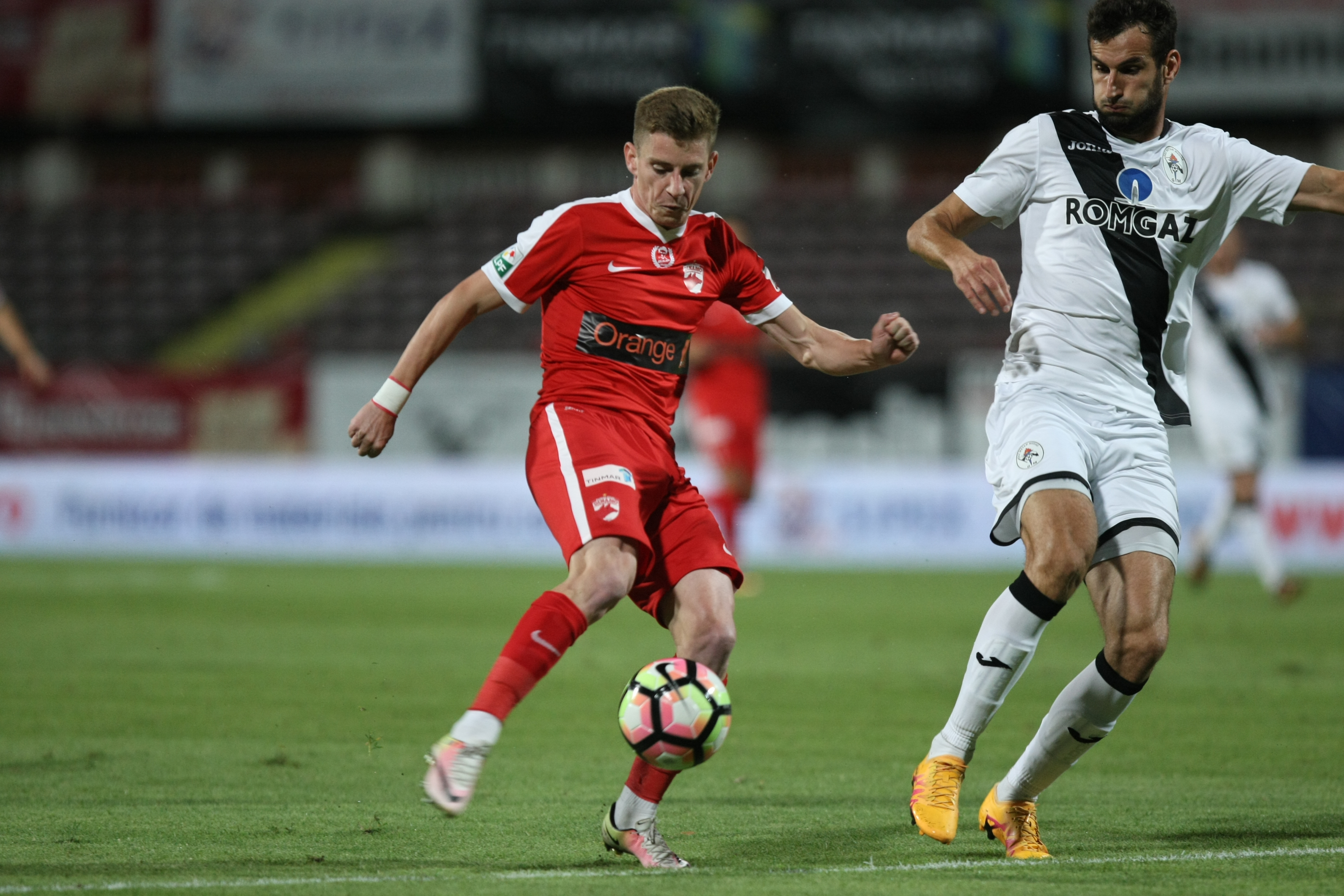 Liga I, etapa a 6-a: Dinamo - Gaz Metan 1-1. Lazăr a deschis scorul, Llullaku a egalat! ”Câinii” au jucat fanul ucis după derby / FOTO&VIDEO