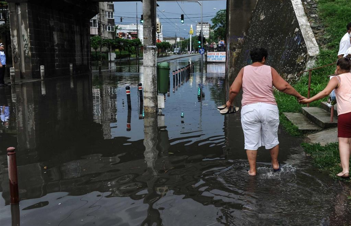 FOTO/VIDEO | Timișoara, paralizată de o furtună de câteva minute