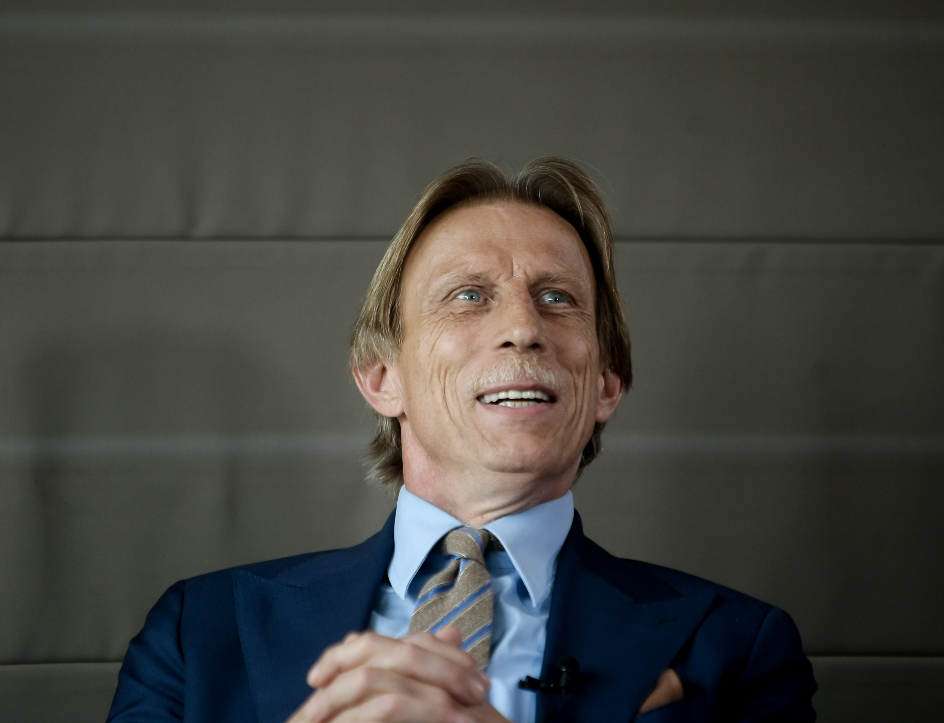 Neamțul Christoph Daum, selecționerul României, într-o confesiune sinceră: ”Viața e un dar pentru mine. Am avut o boală grea, dar am primit a doua șansă. Sunt norocos”. Cum pregătește debutul în preliminariile CM 2018 | EXCLUSIV&FOTO%VIDEO