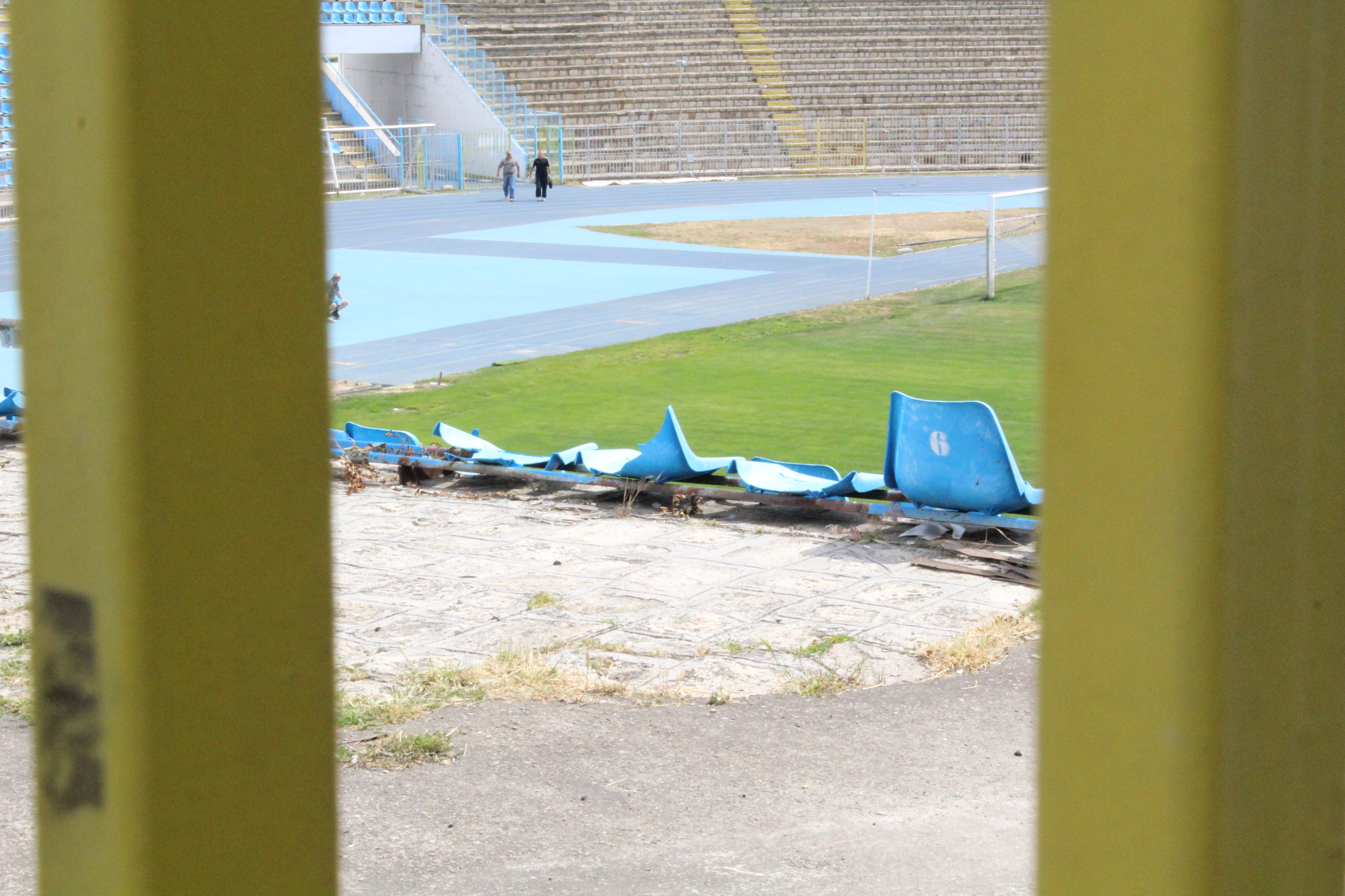 Supercupa de pe 8 iulie, pe un stadion ca după bombardament / FOTO