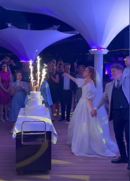 Vlad Zamfirescu s-a căsătorit religios cu Diana Roman. Primele imagini cu mireasa, care e mai tânără cu 17 ani decât mirele