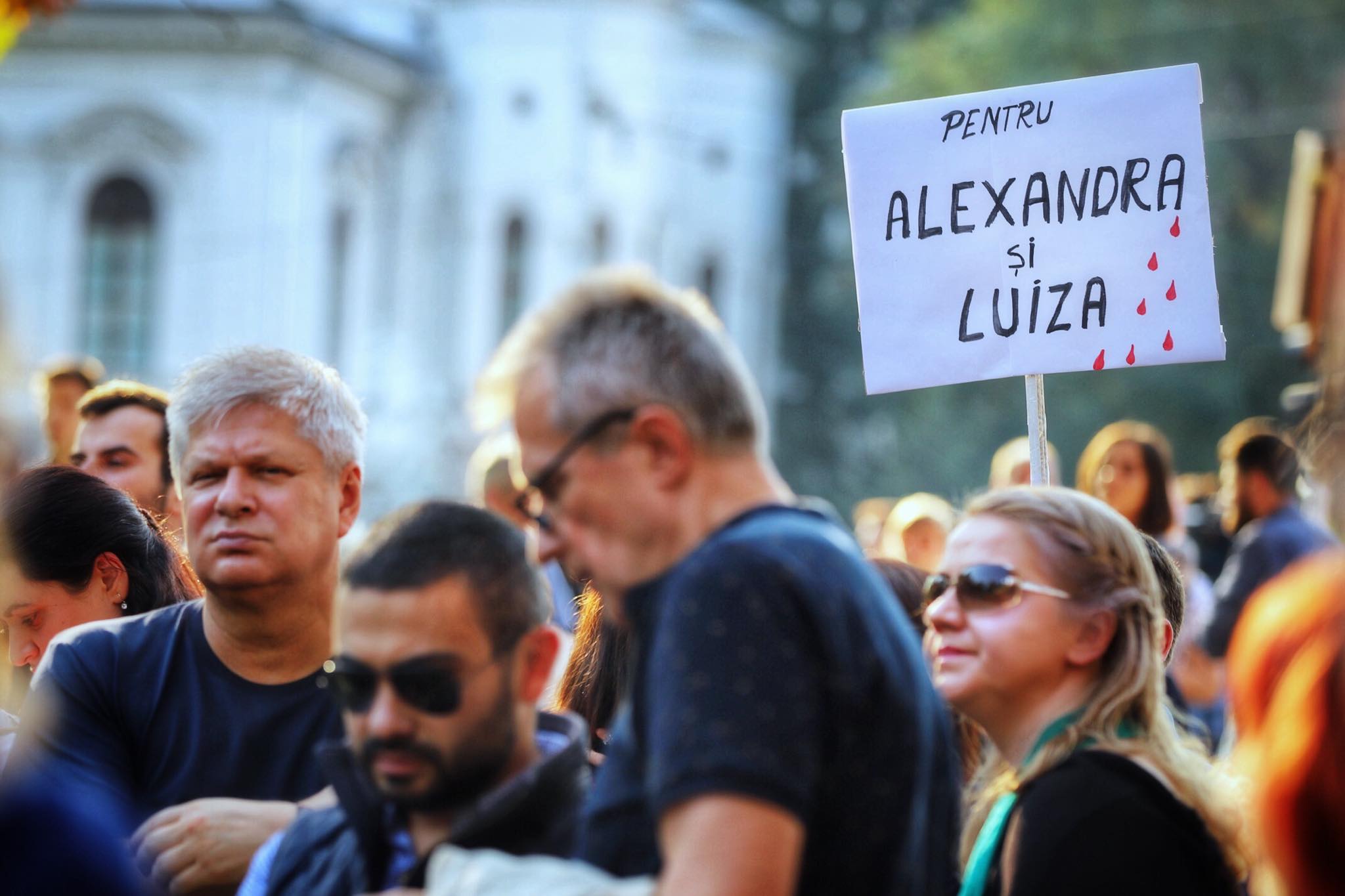 Sute de persoane au luat parte la marșul de solidaritate cu femeile care sunt victime ale violenţei