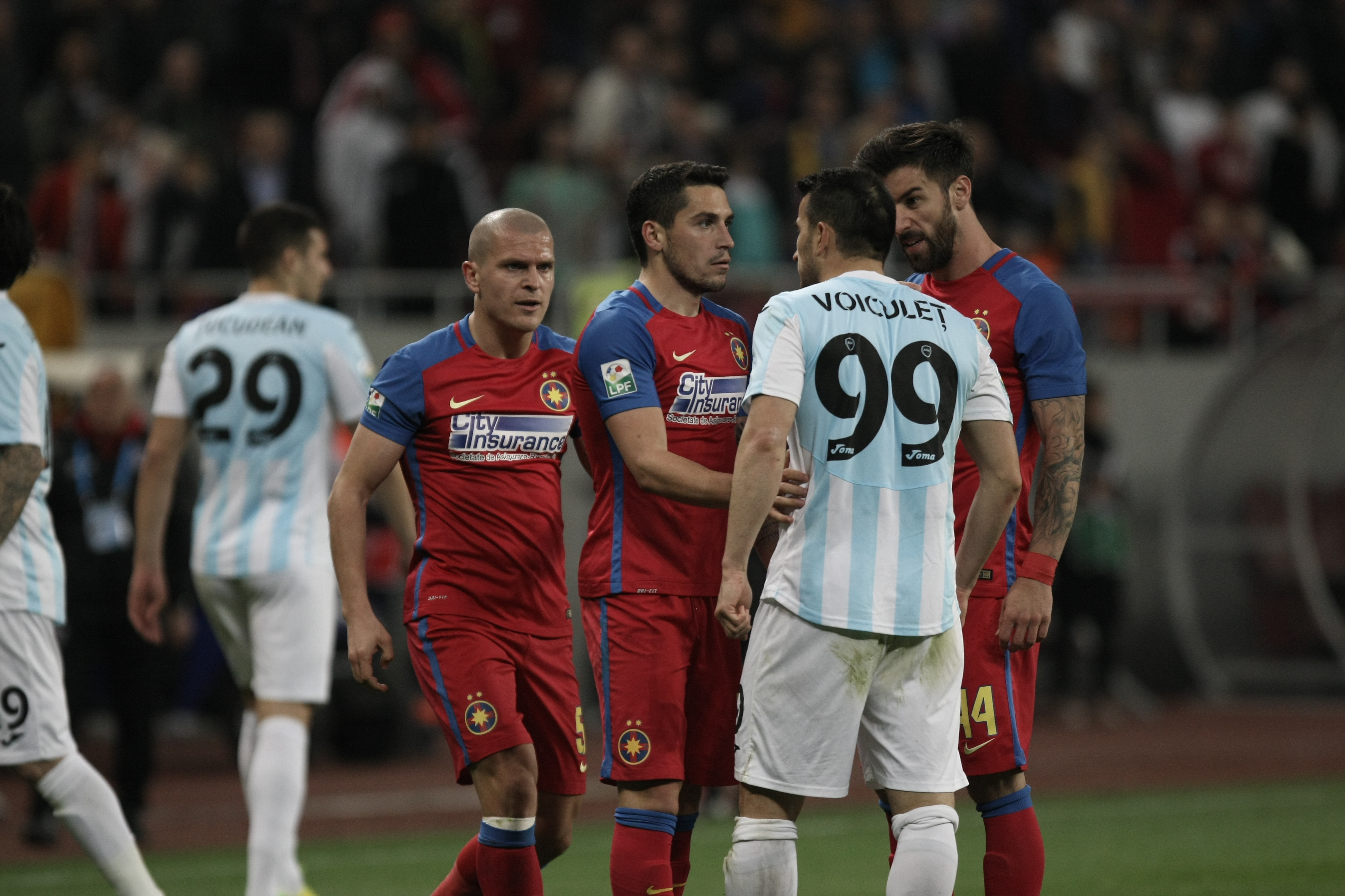 Crăciunescu, revoltat că stewarzii au intrat pe teren la meciul Steaua - ASA: ”Ce facem, aducem trupele speciale?” | GALERIE FOTO