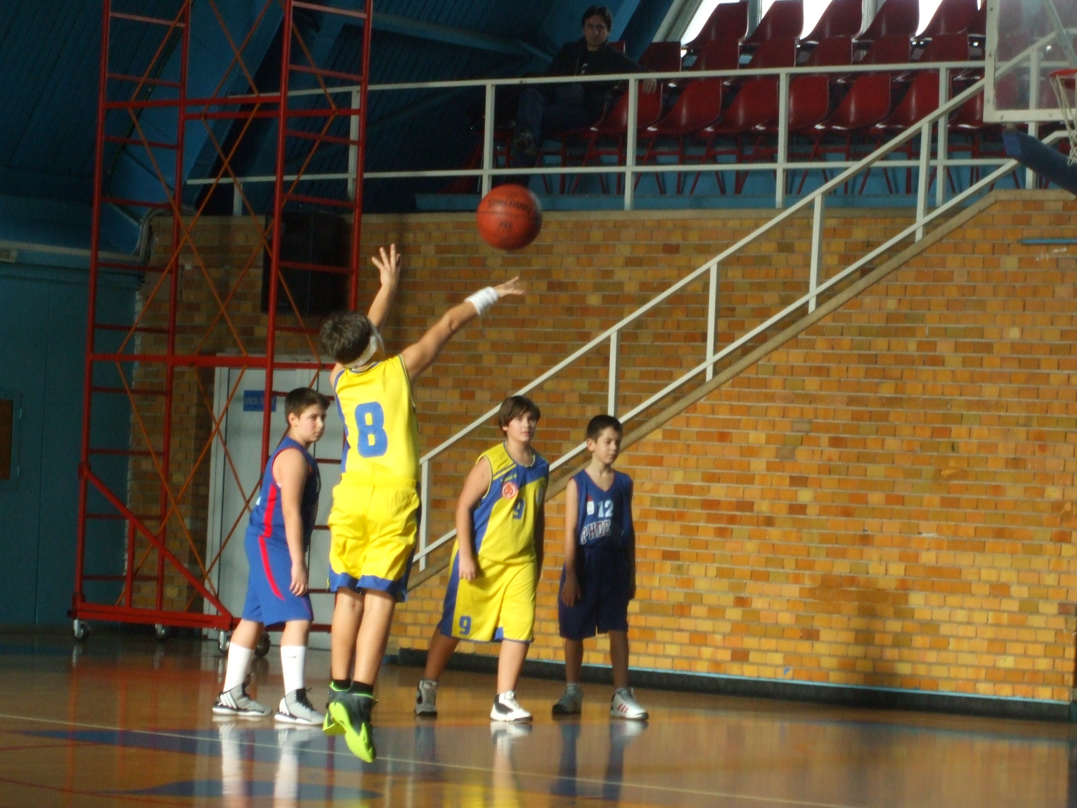 Fosta legendă a Stelei, Virgiliu Căpuşan, creează viitorii campioni ai baschetului. Taxa e de 150 de lei pe lună. REZULTATELE TURNEULUI U13