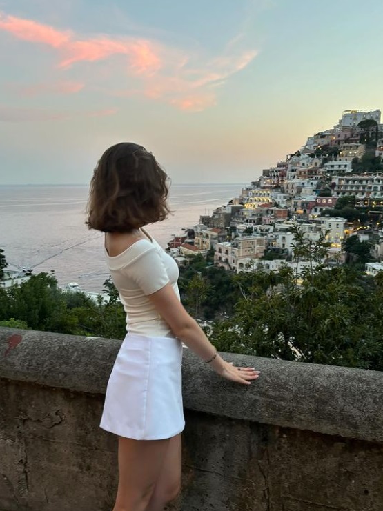 Irina Columbeanu, vacanță de lux în Italia înainte să se întoarcă în America. Cum a apărut în Positano, cel mai cunoscut oraș de pe Coasta Amalfitană
