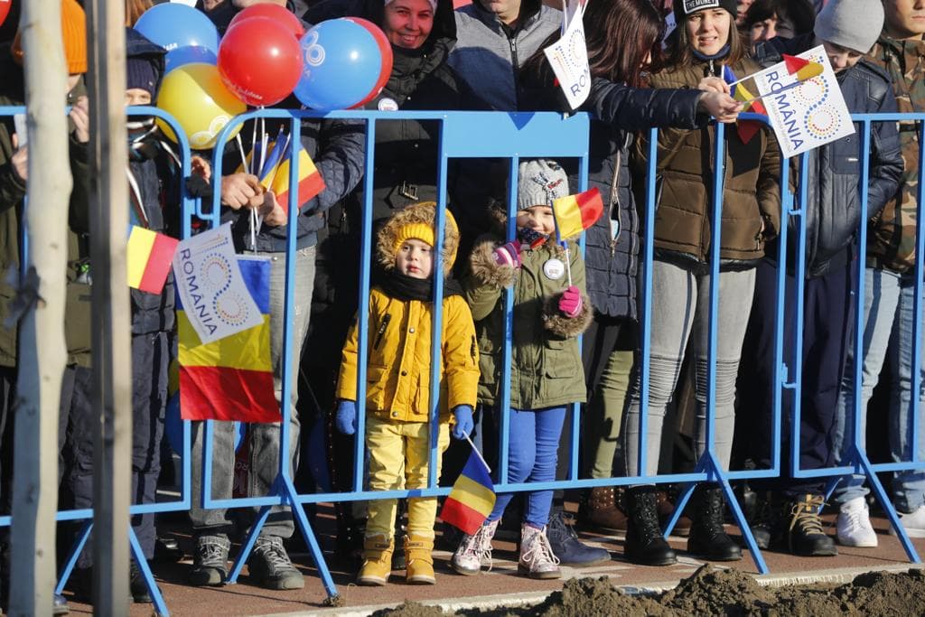 GALERIE FOTO/ Un militar de la Buzău a avut nevoie de îngrijiri medicale de 1 Decembrie. I s-a făcut rău cel mai probabil din cauza gerului
