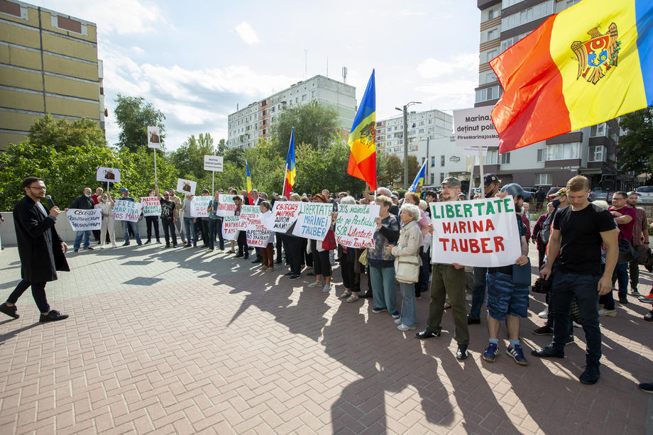 Protest antiguvernamental la Chișinău, organizat de un partid prorus. Aproximativ 20.000 de oameni, în stradă