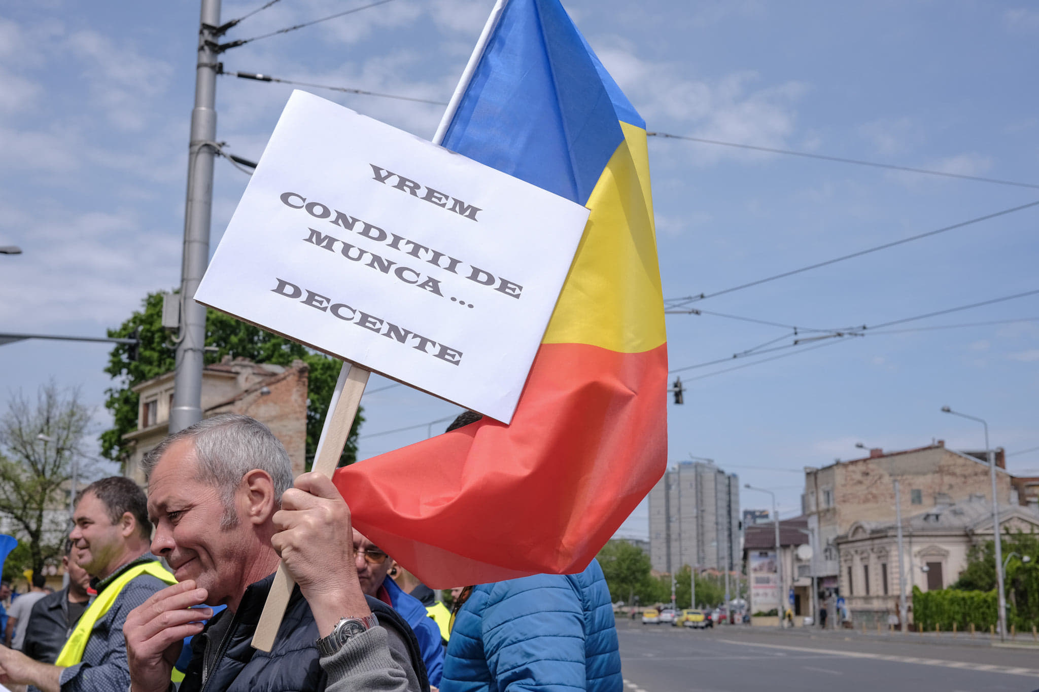 Protest STB, în București: „Ați distrus familiile noastre pentru interesele voastre”. George Simion, președintele AUR, prezent la miting