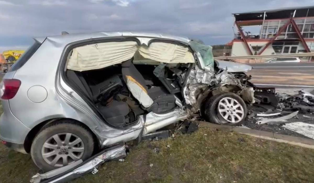 Imagini de la accidentul teribil din Cluj, în care un om a murit și alți 3 au fost răniți: unul dintre șoferi a intrat pe contrasens