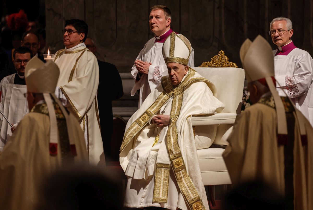 Papa Francisc a deplâns, la slujba de Înviere, indiferența din societate și „vântul rece al războiului”