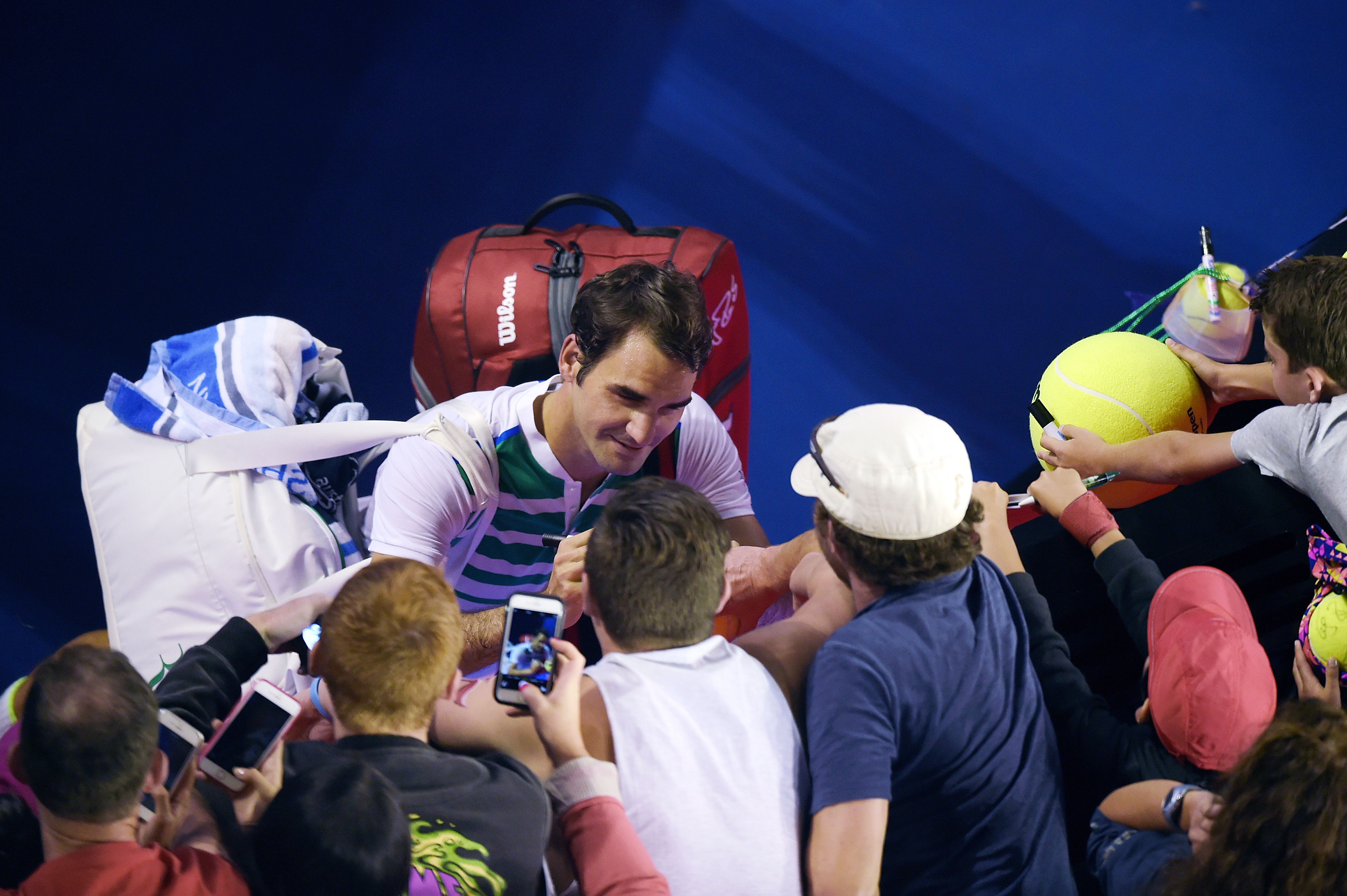 Roger Federer l-a pus la colț pe cel alintat ”baby-Federer”! Moment istoric pentru genialul elvețian: 300 de victorii la simplu, în turneele de Mare Șlem