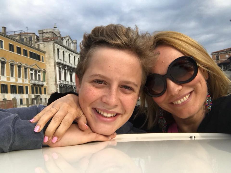 Aris Melkior a împlinit 20 de ani. Ce mesaj a primit de la Andreea Esca, mama lui: „Ce băiat mișto”. Și sora Alexia i-a făcut urări