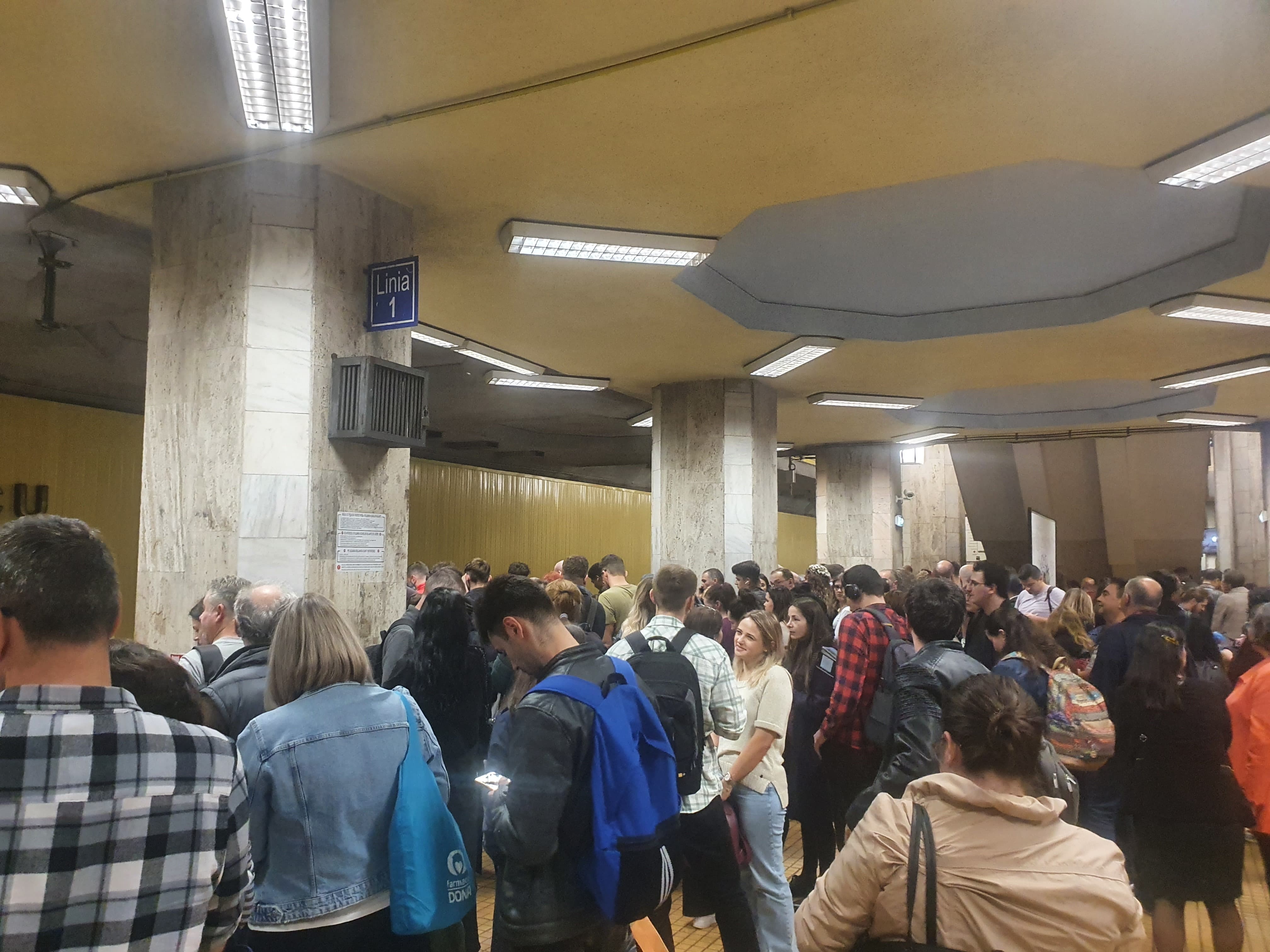 Circulație îngreunată la metrou, pe magistrala Pipera-Berceni, din „cauza unor probleme tehnice"