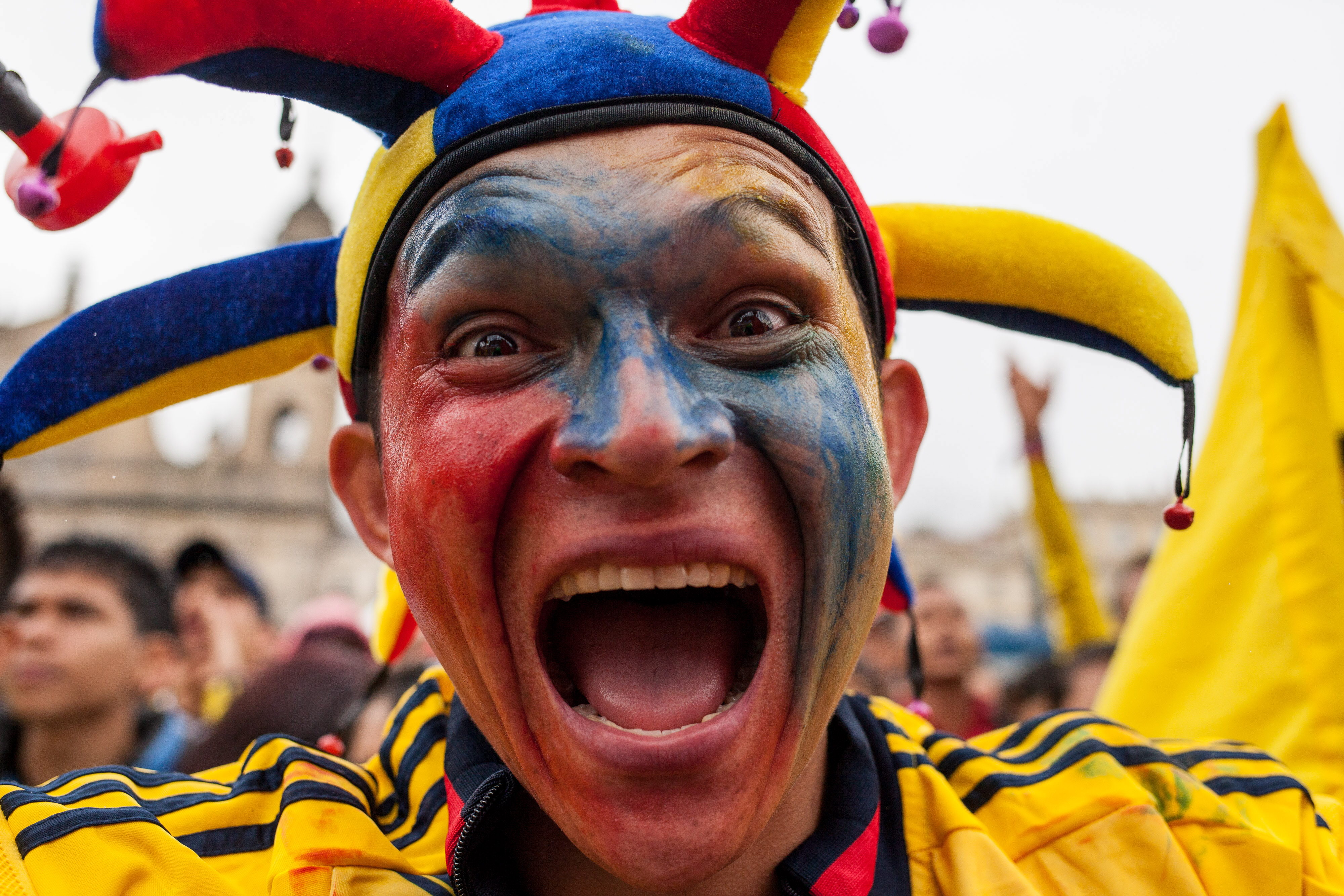 FOTO / DRAMĂ: o fetiță de 14 ani A MURIT împușcată de fanii în extaz!