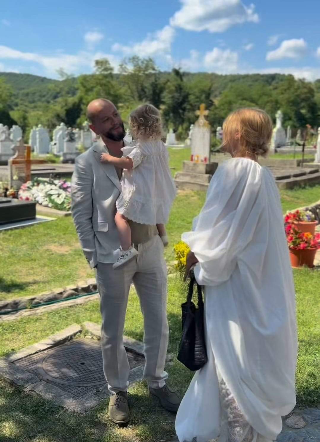 Victoria Răileanu și Adrian Ștefănescu s-au căsătorit religios. Imagini de la nunta organizată în mijlocul naturii