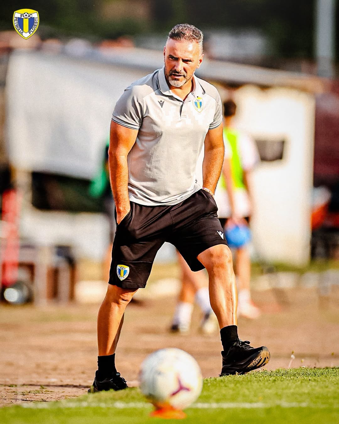 Momentele grele din viața și cariera lui Ricardo Sousa, antrenorul portughez de la Petrolul Ploiești. Coleg de cameră cu portarul german Robert Enke, care s-a aruncat în fața trenului, prima soție l-a acuzat de violență domestică