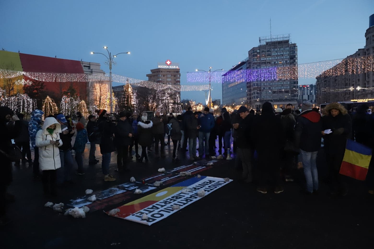 VIDEO & FOTO / Miting în București, la 29 de ani de la Revoluție. Mii de persoane au mărșăluit în memoria eroilor din 1989