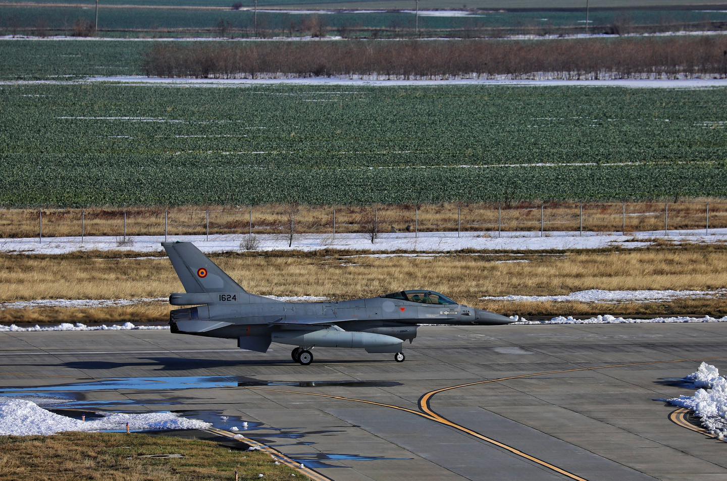 Primele trei avioane F-16 cumpărate din Norvegia au ajuns în România